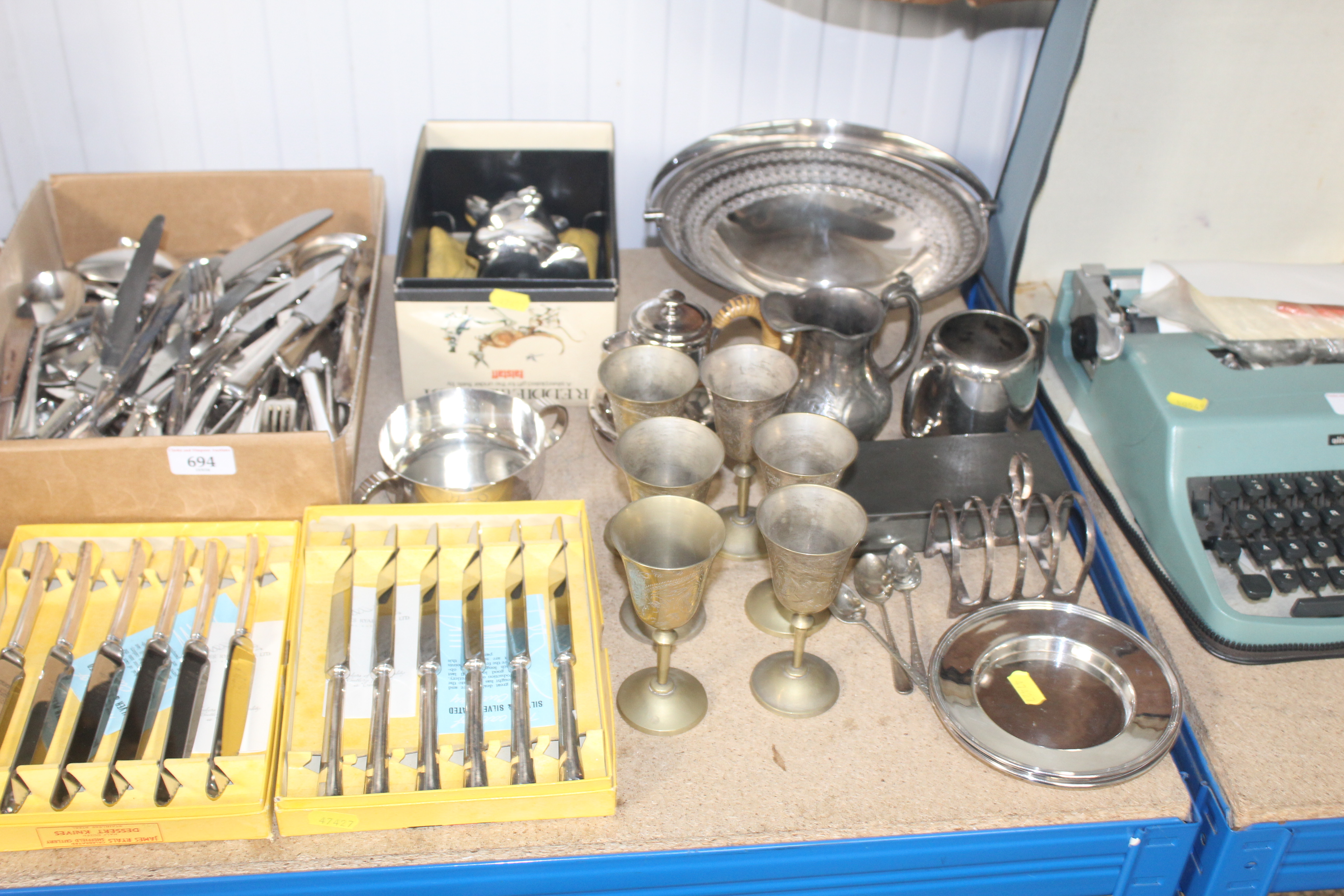A collection of silver plated ware to include entr - Image 2 of 3