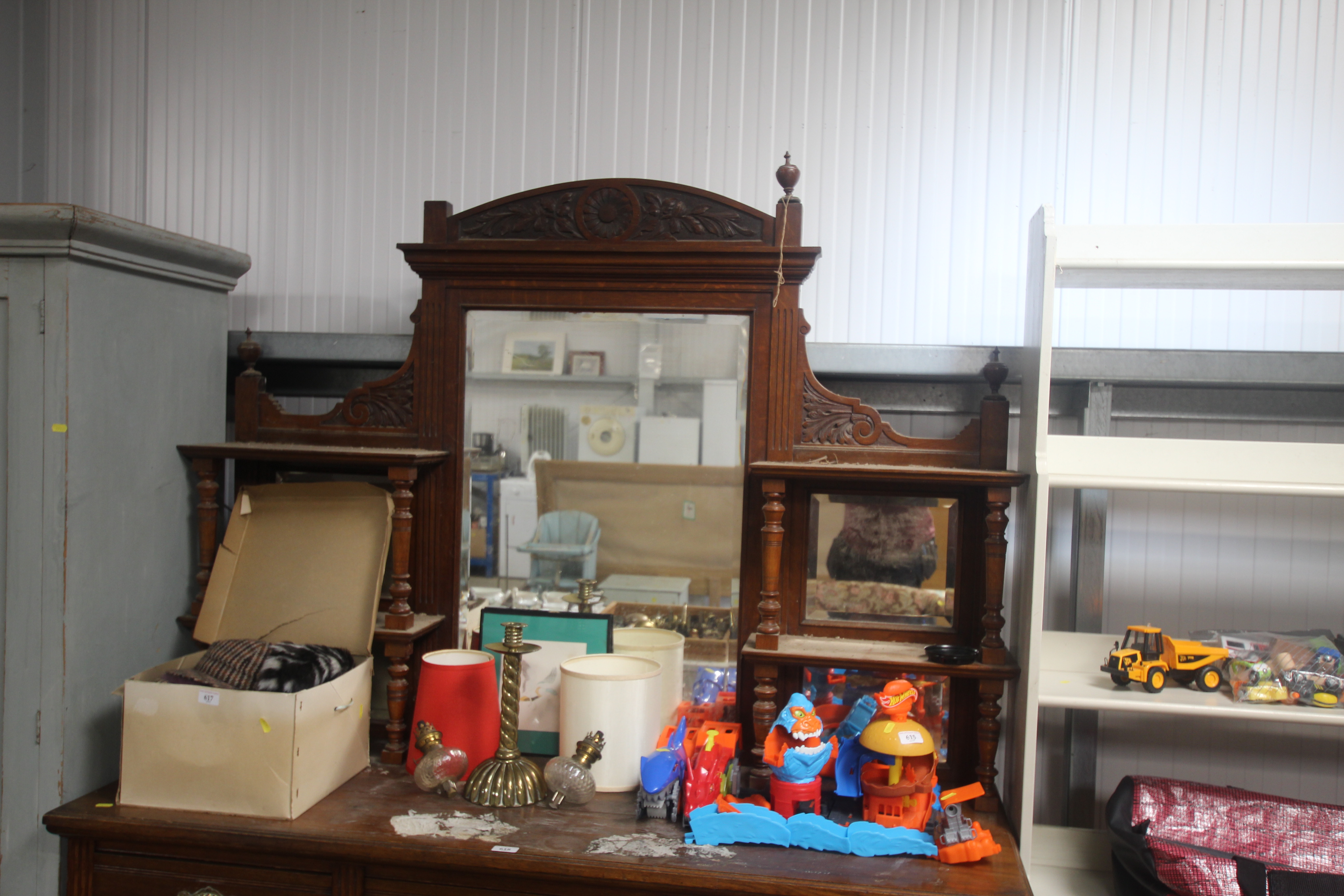 A late Victorian mahogany mirror back sideboard - Image 3 of 3