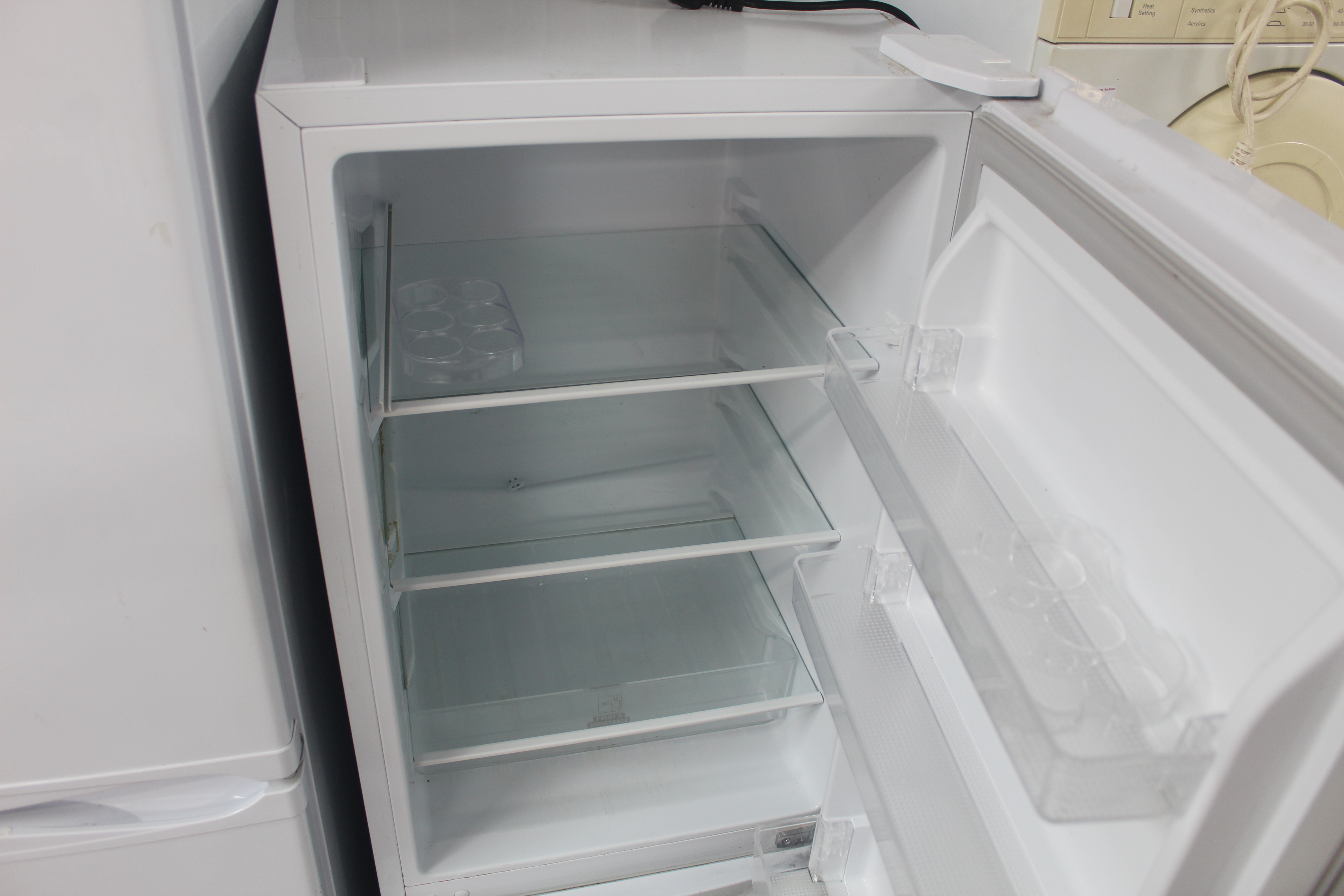 A fridge/freezer - Image 2 of 3