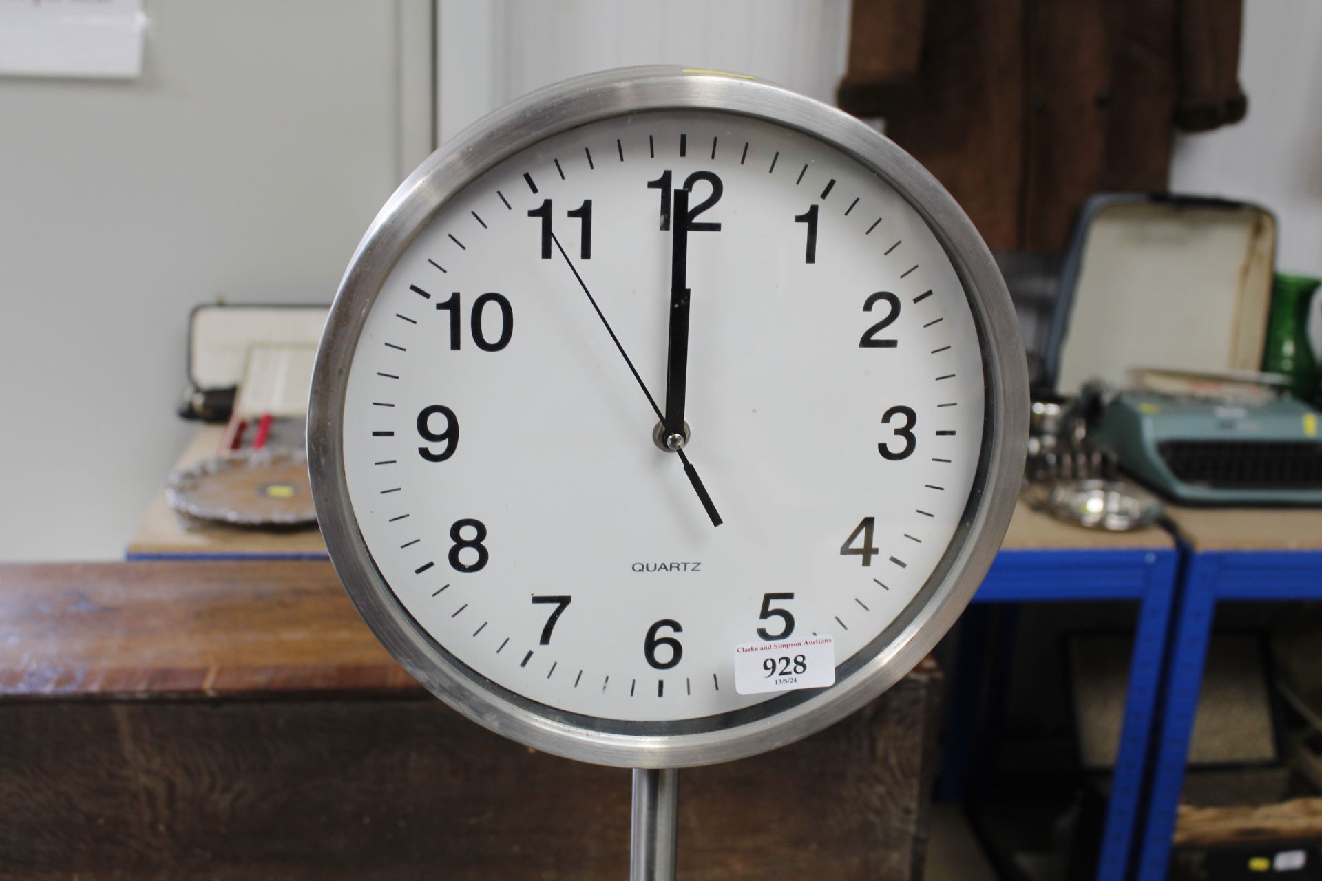 A freestanding clock - Image 2 of 2