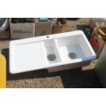 A 1.5 ceramic basin unit for single mixer tap