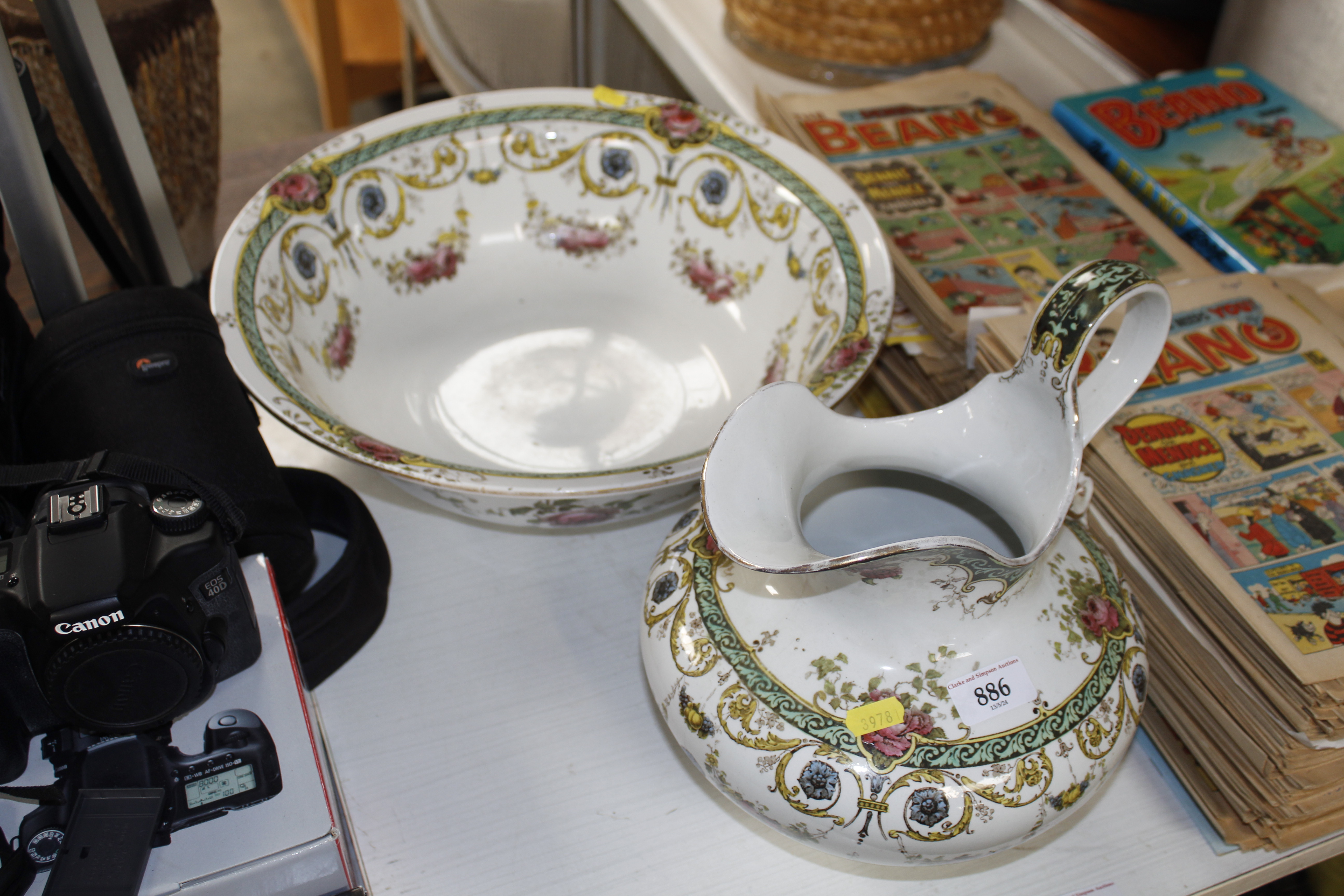 A 'Venice' patterned wash jug and bowl