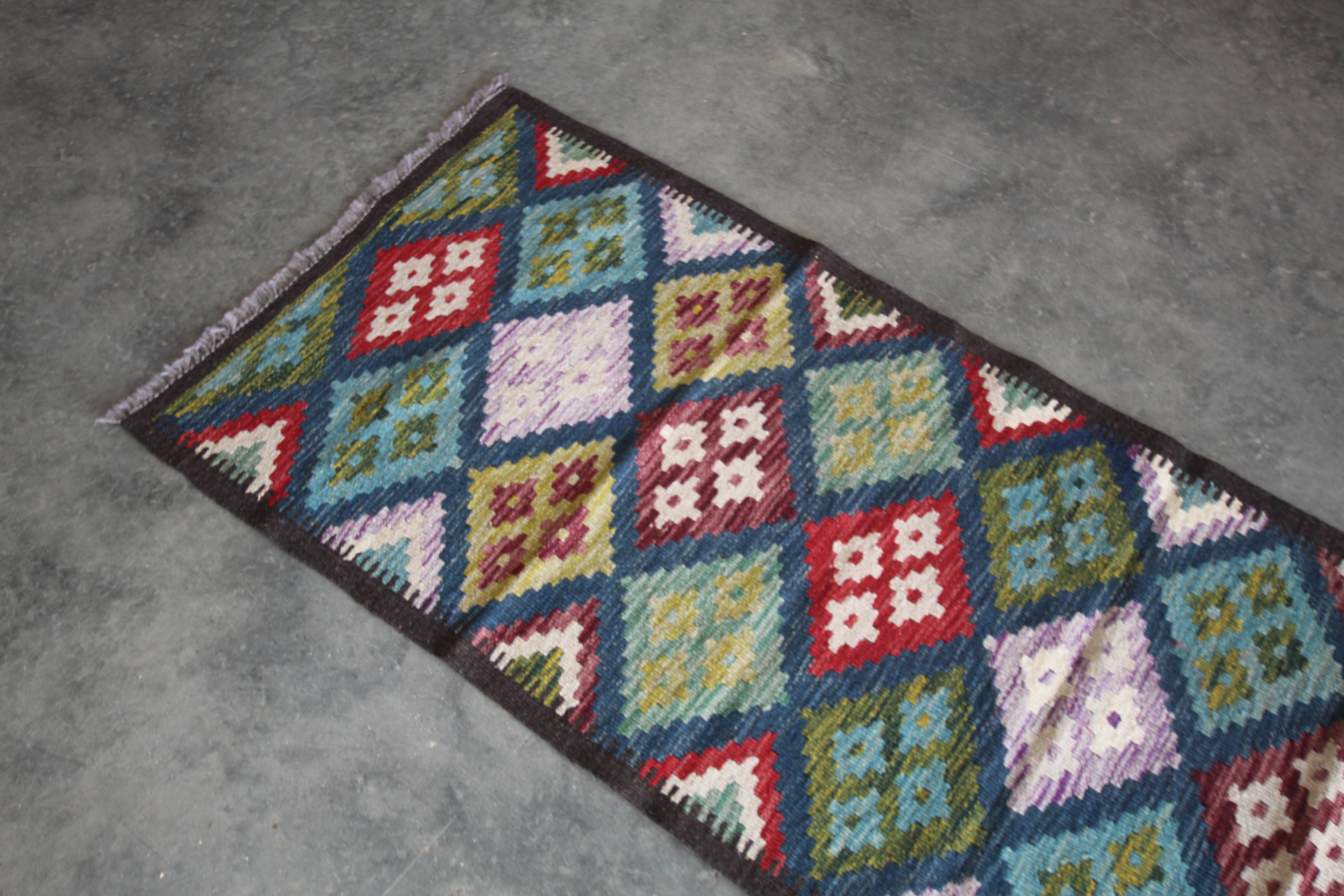 An approx. 6'8" x 2'4" Maimana Kilim runner - Image 4 of 5