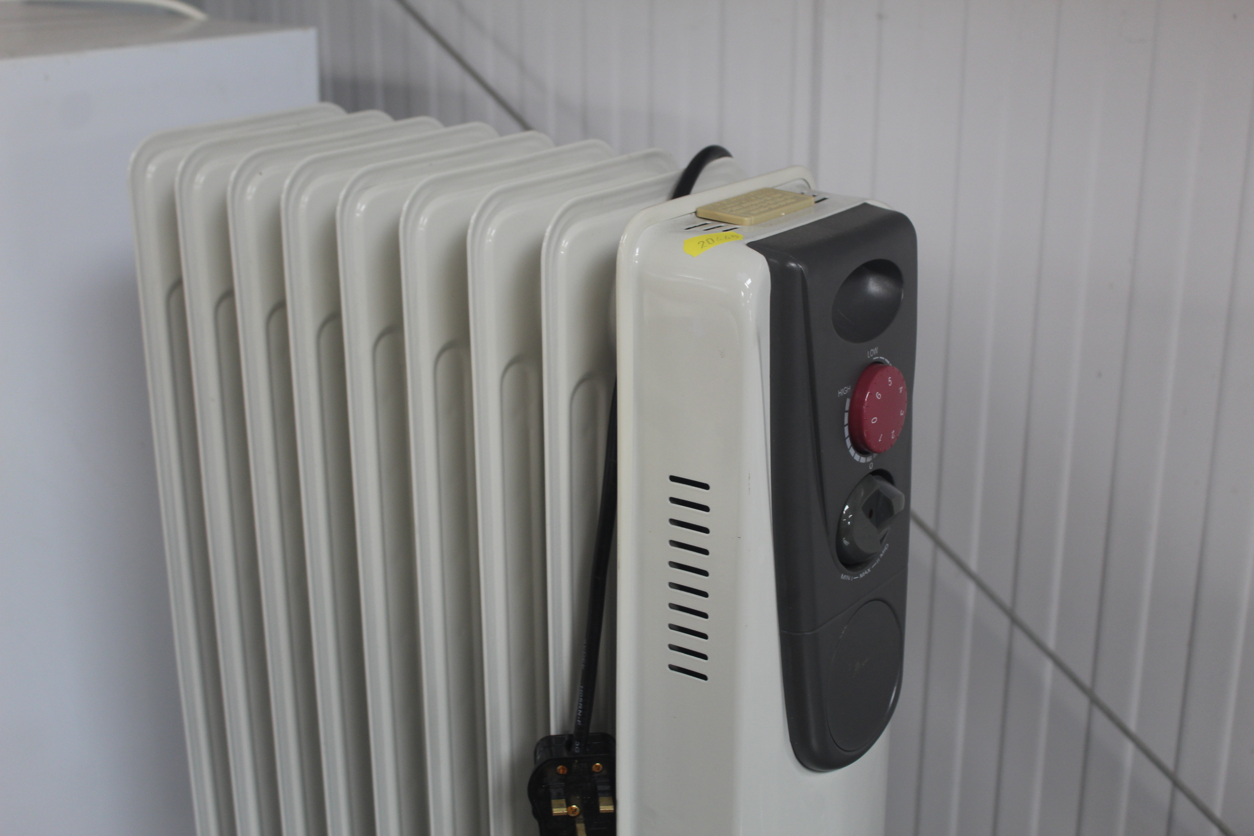 An electric oil filled radiator and fan heater - Image 3 of 3