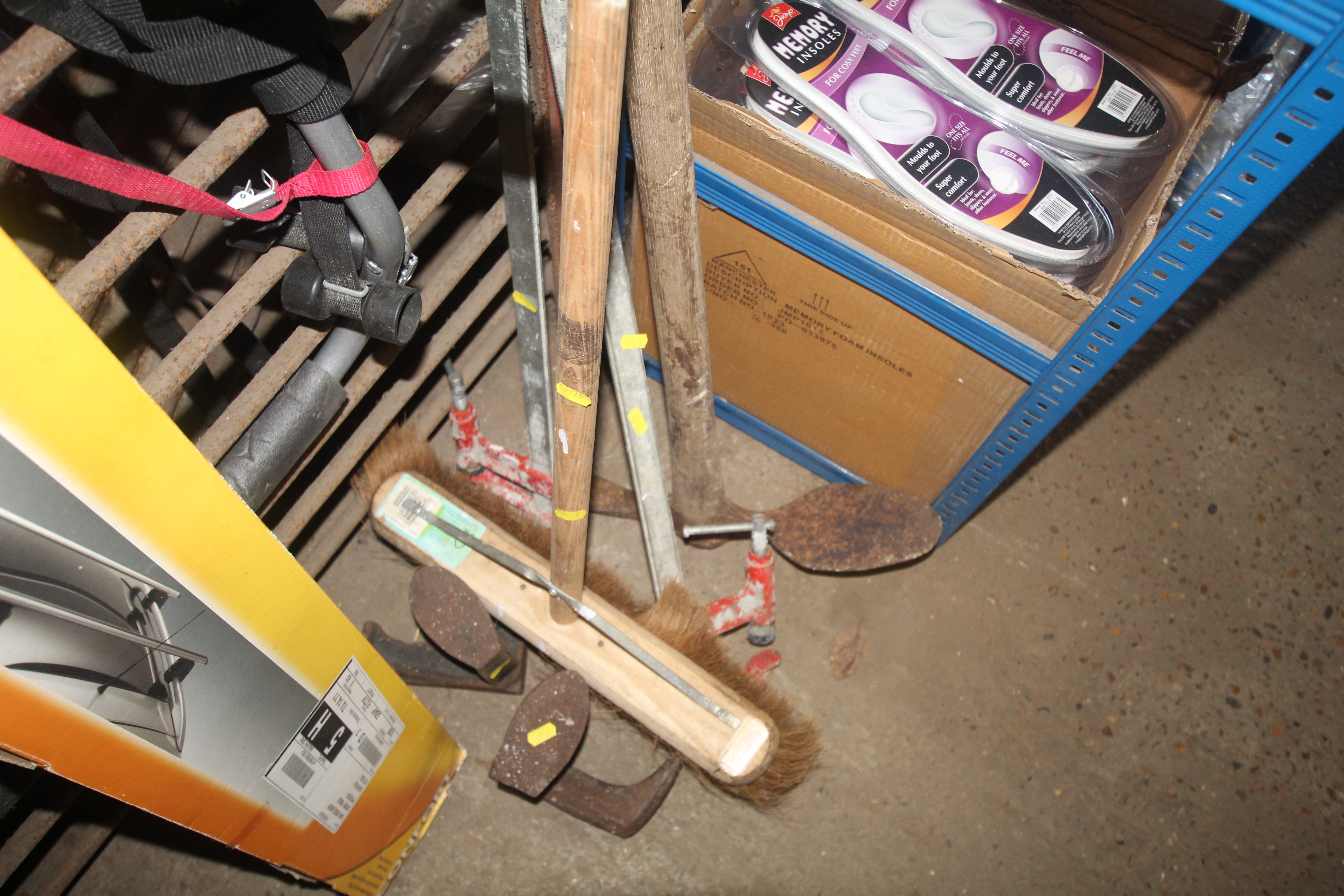 A quantity of gardening tools to include a pair of - Image 2 of 2