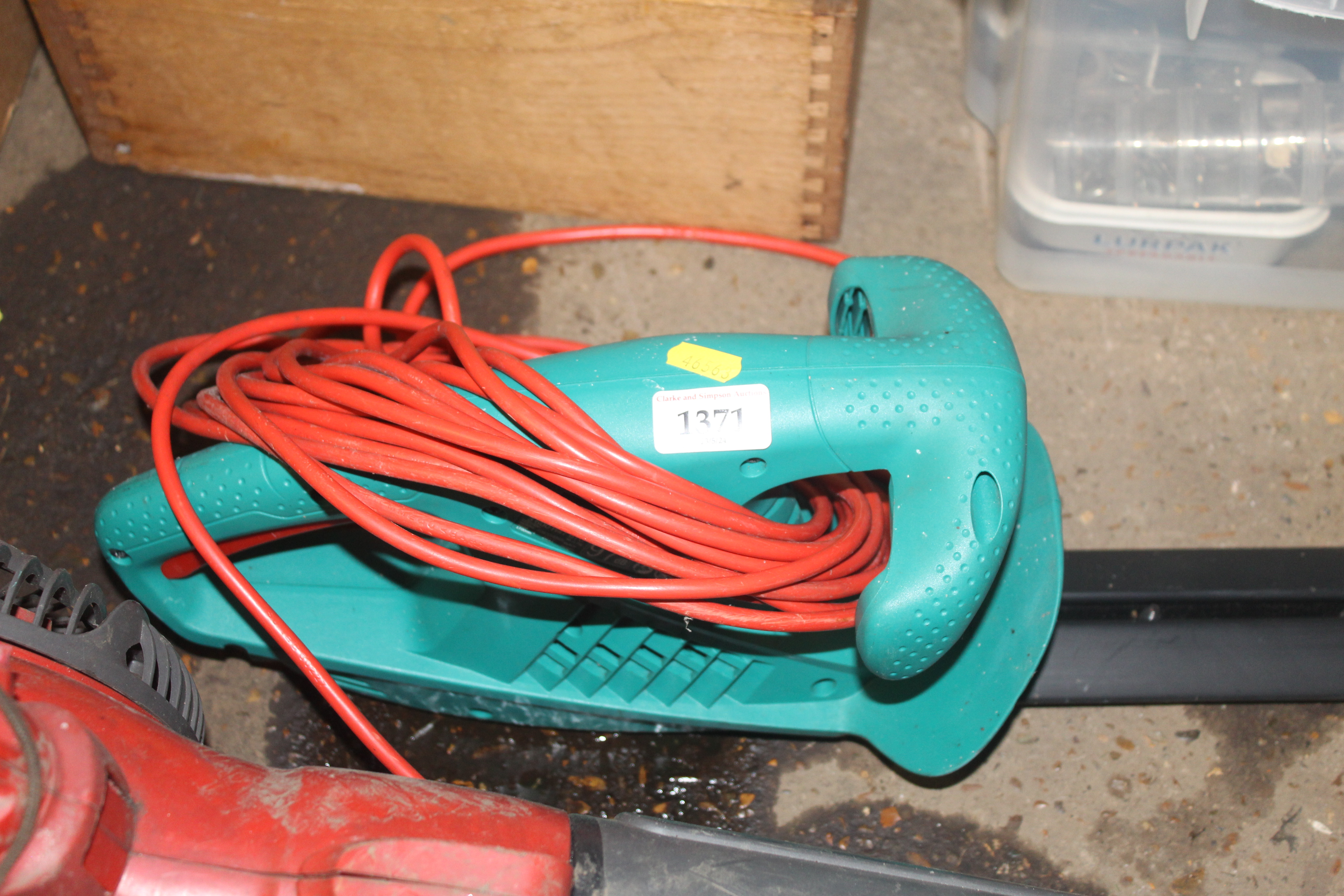 A Bosch AHS480-16 electric hedge trimmer - Image 2 of 2