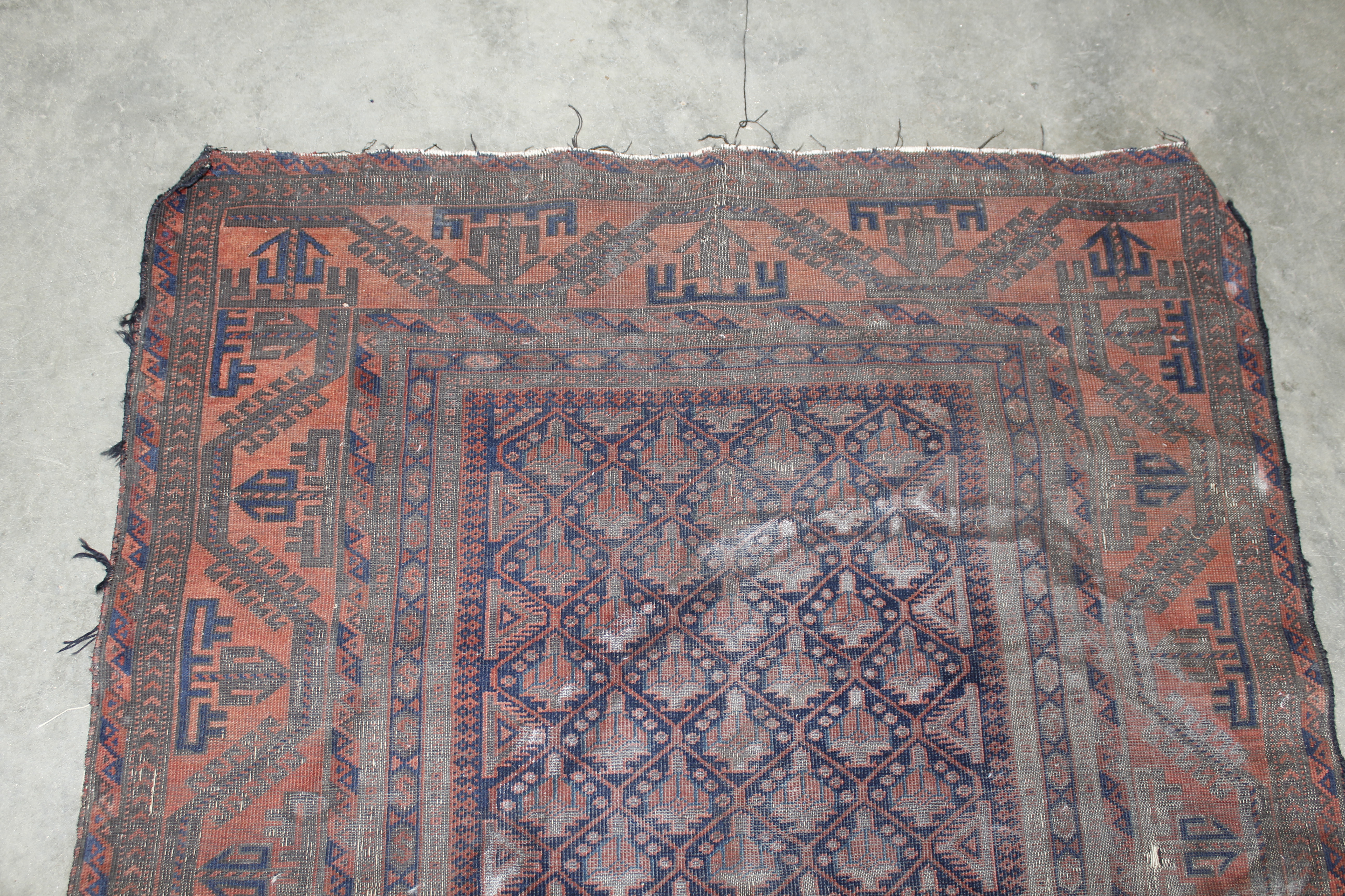 An approx. 5' x 3' eight pattern rug AF - Image 3 of 6