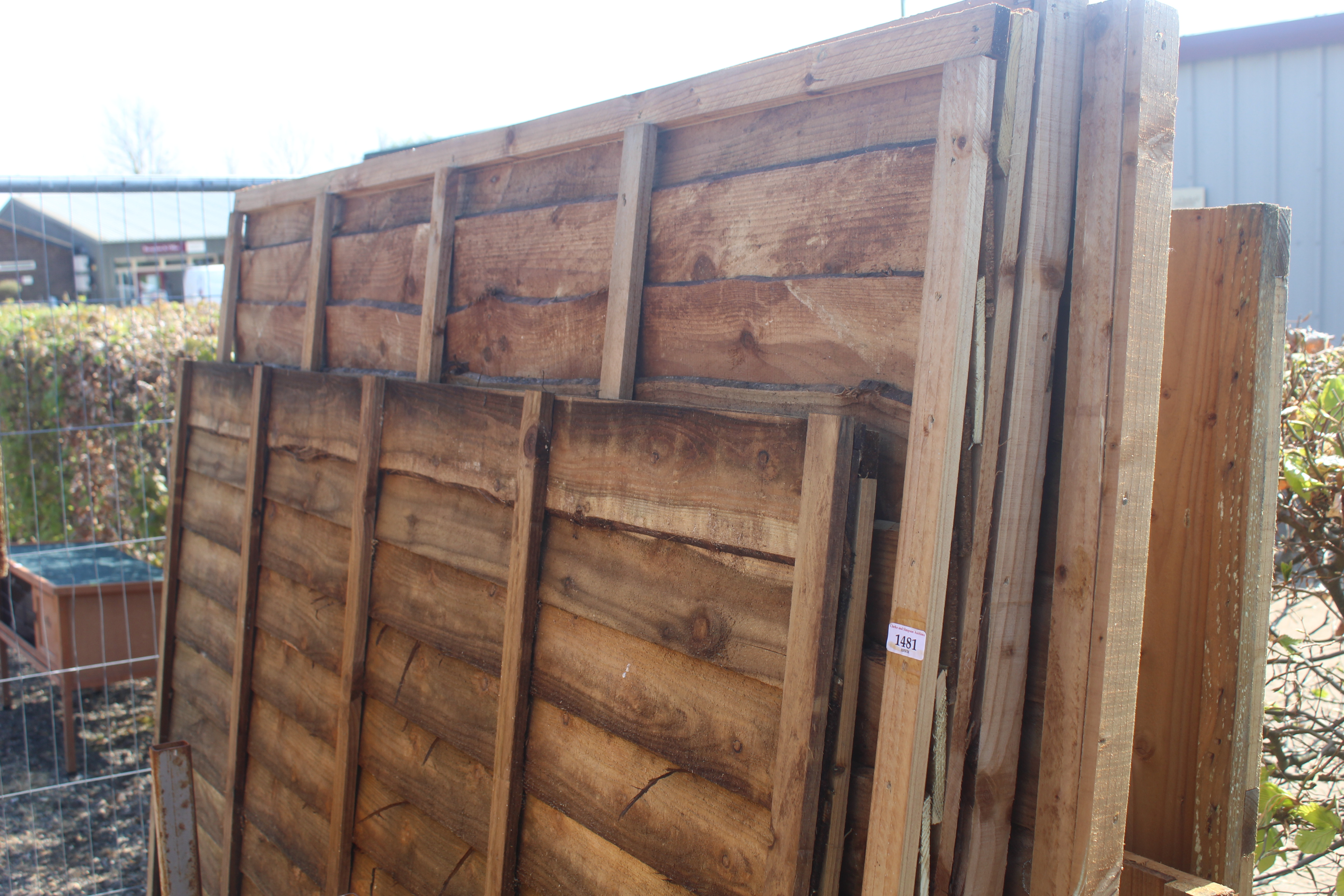 A quantity of close board fencing panels of varying sizes. This lot is subject to VAT on the - Image 2 of 3