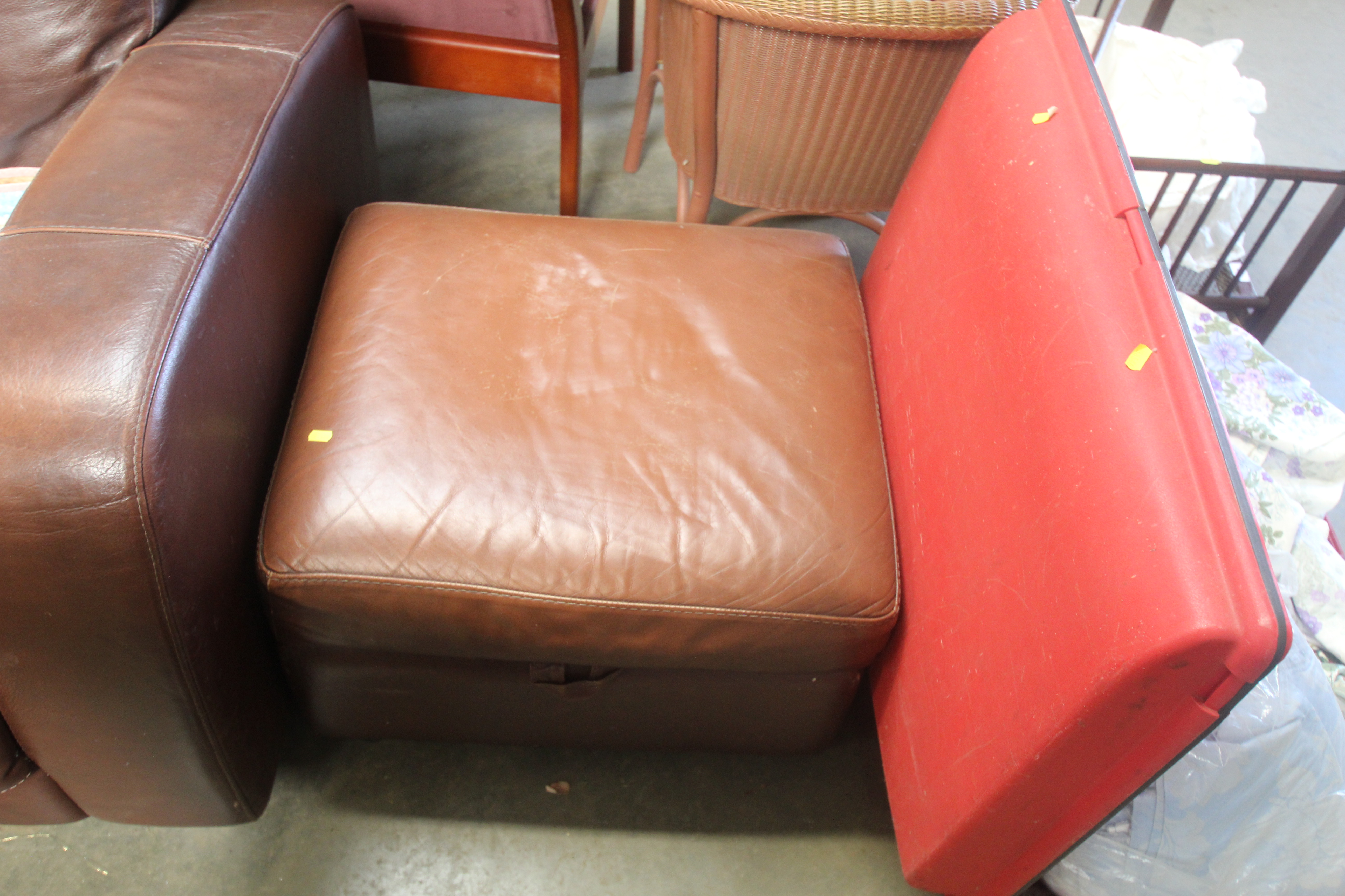 A two seater settee, two armchairs and a footstool - Image 2 of 5