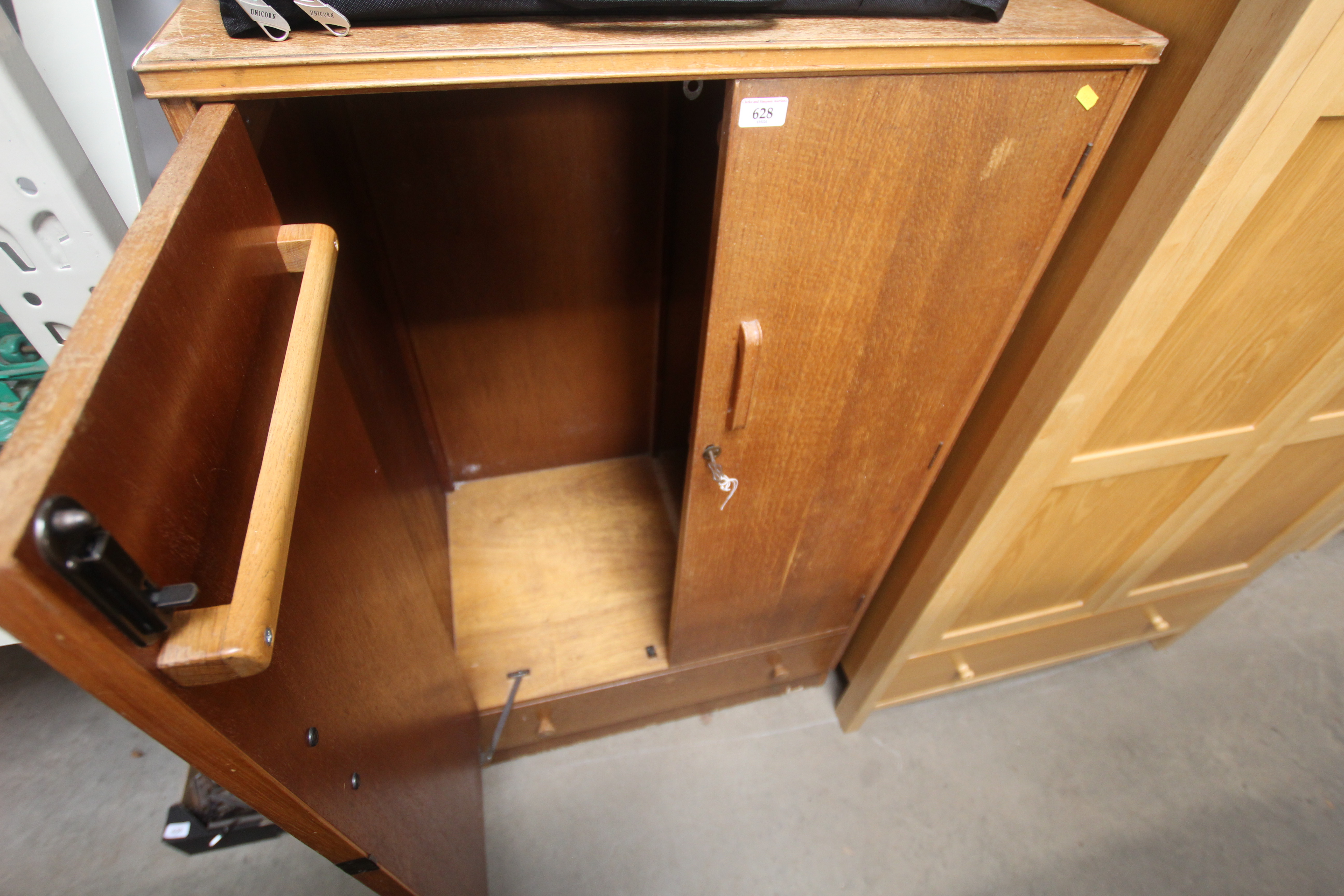 A light oak veneer wardrobe fitted single drawer b - Image 2 of 2