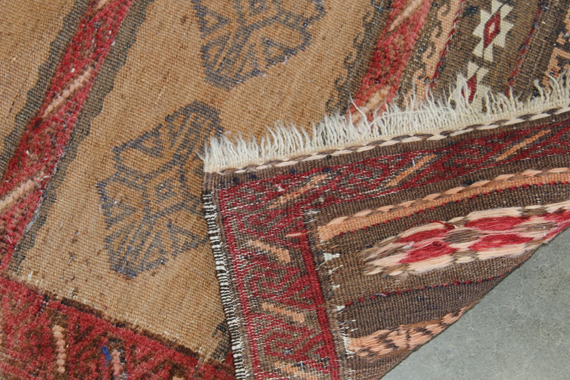 An approx. 5'1" x 2'2" Eastern red pattern rug - Image 5 of 5