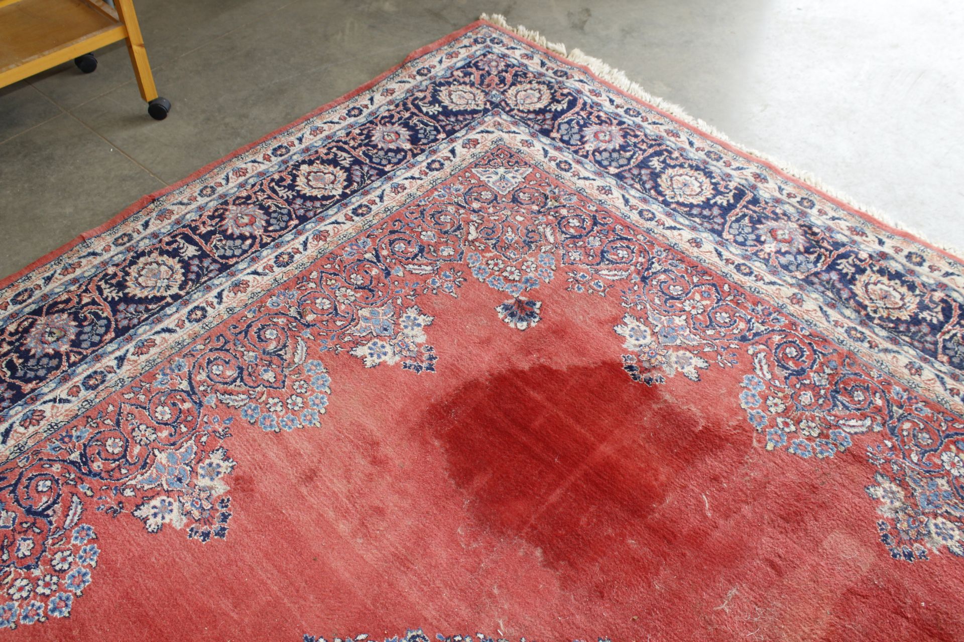 An approx. 12'9" x 9'8" red patterned rug AF - Image 5 of 10