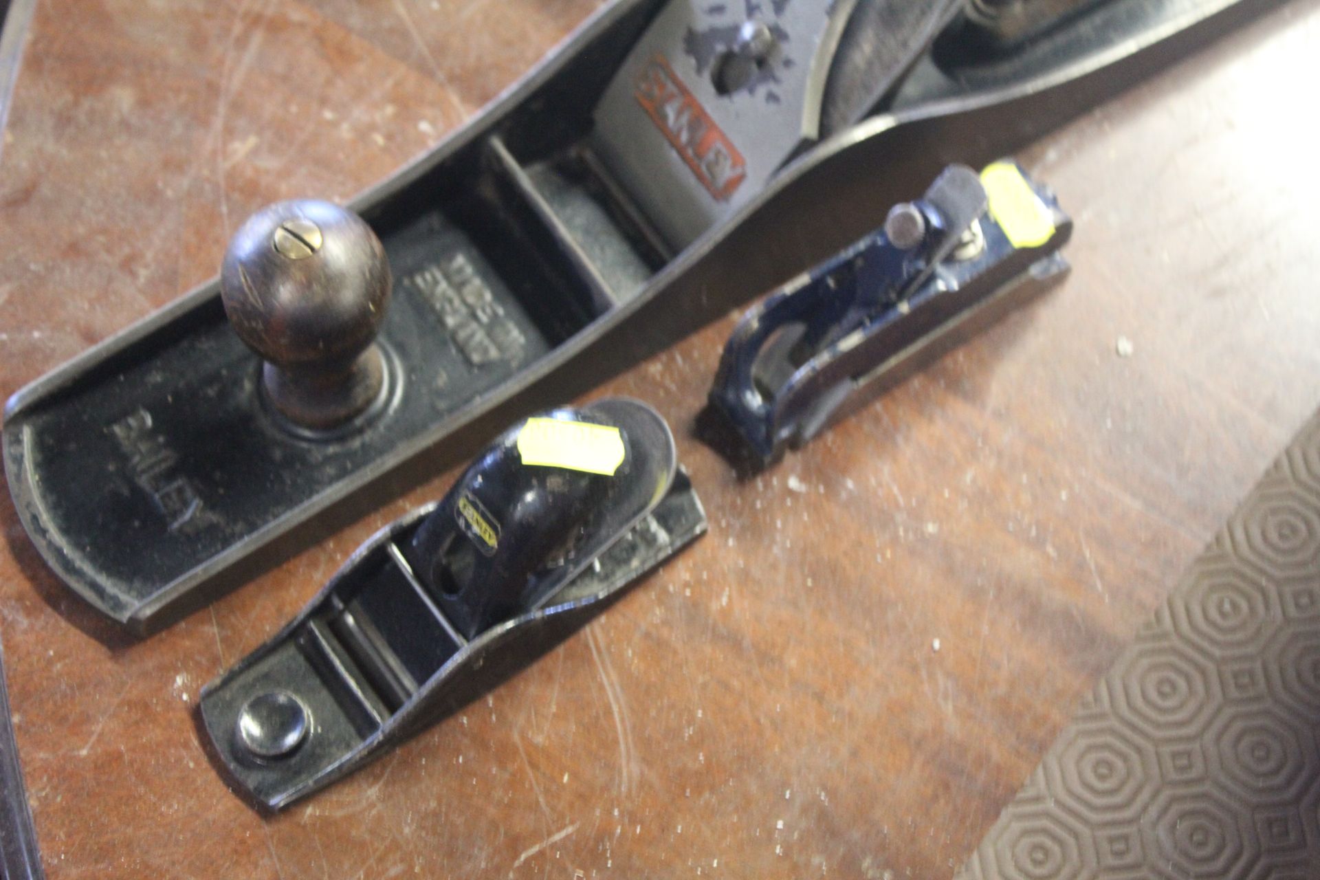 A Stanley No 7 22" smoothing plane, a Stanley No 1 - Image 2 of 2