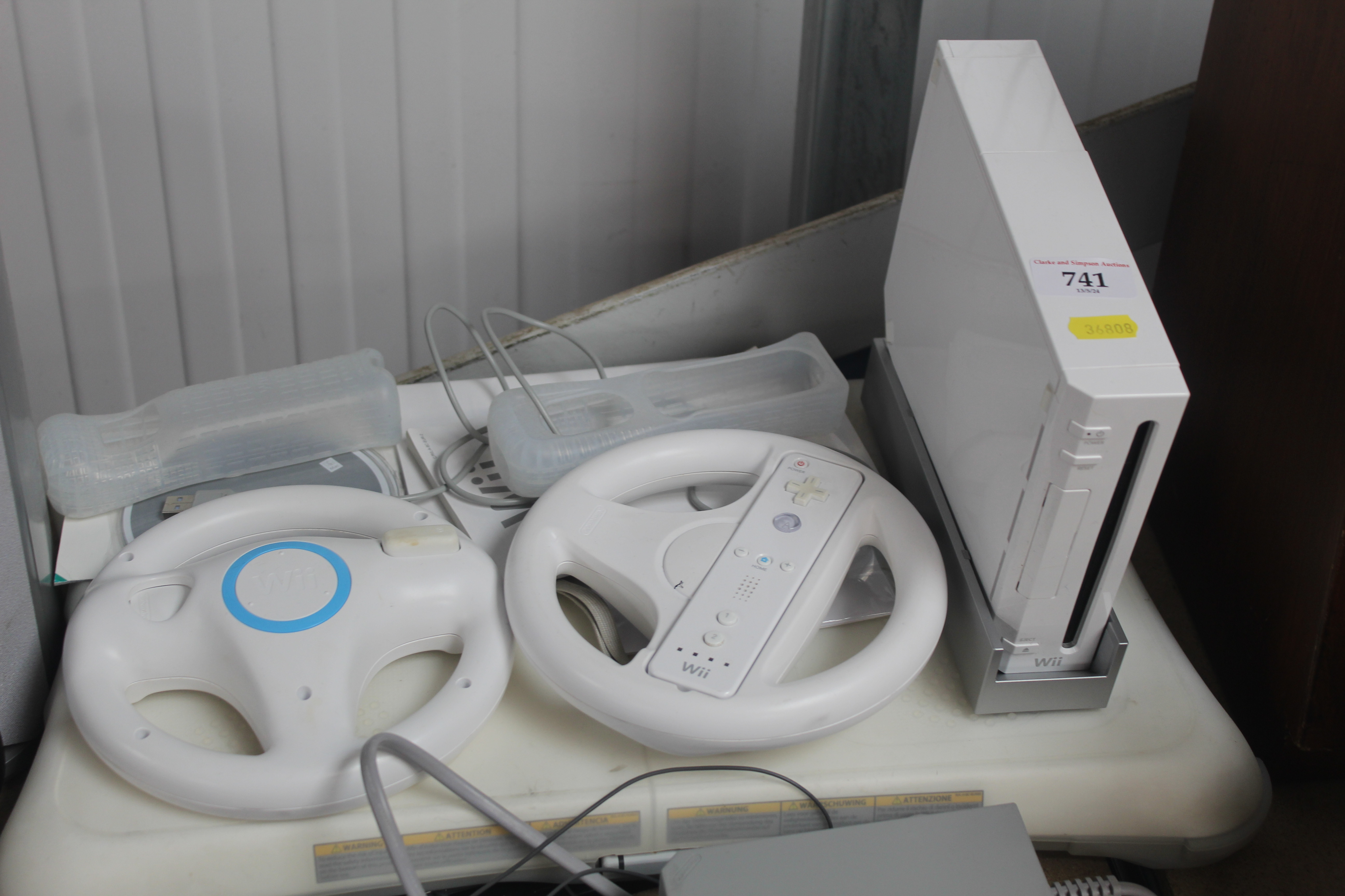 A Nintendo Wii and various accessories - Image 3 of 3