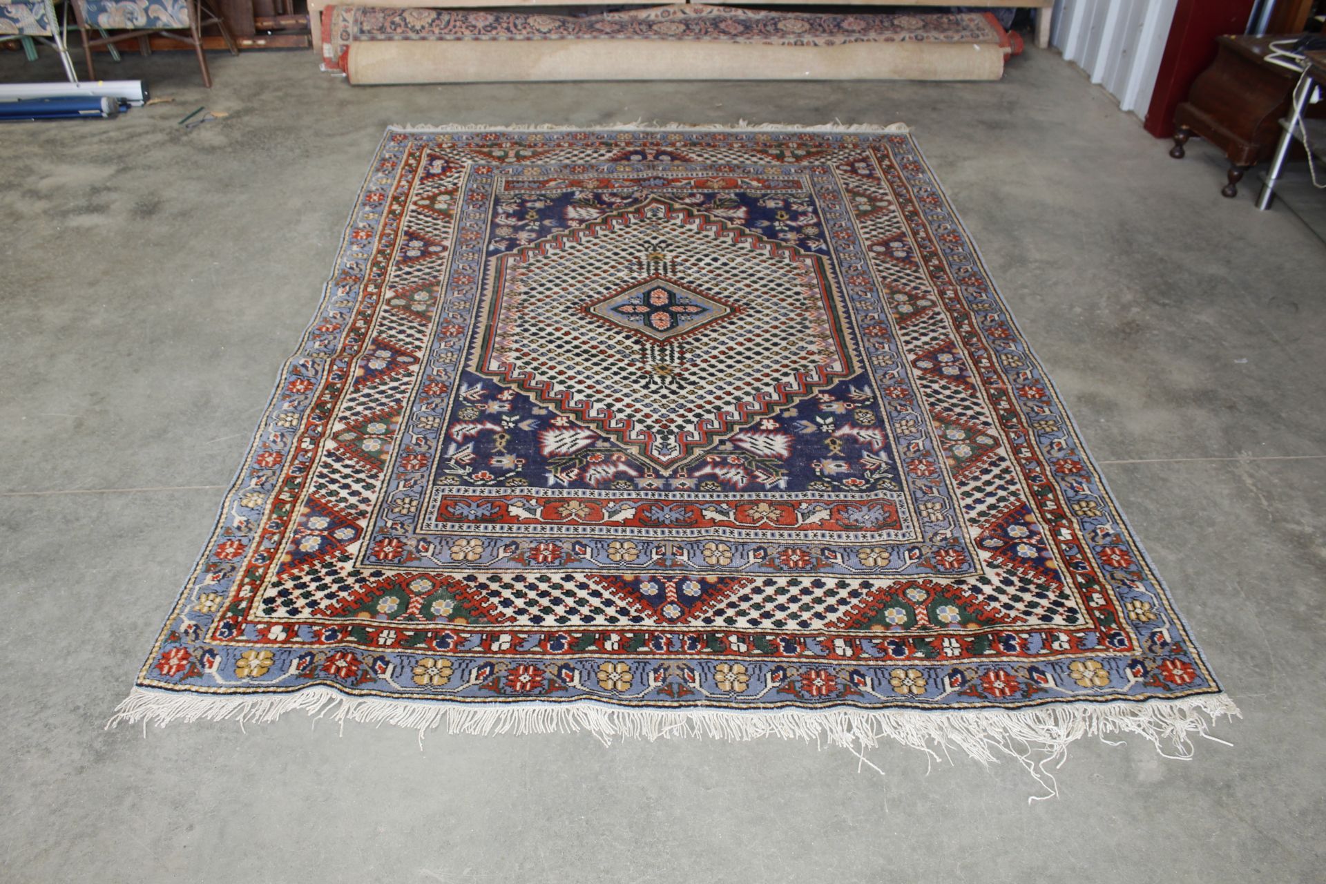 An approx. 9'5" x 6'3" patterned rug