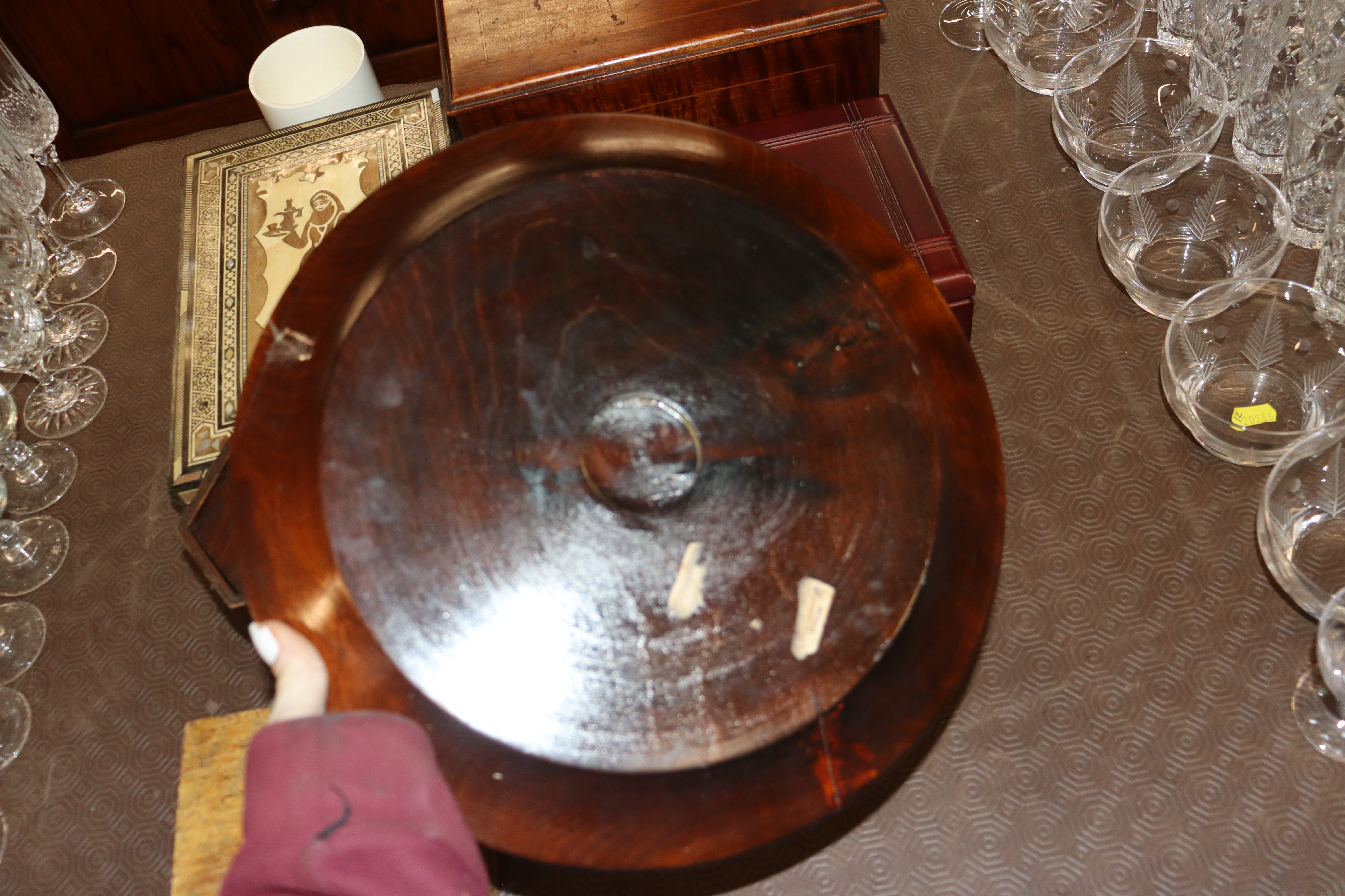 A decorative wooden plate; a jewellery box and var - Image 5 of 5