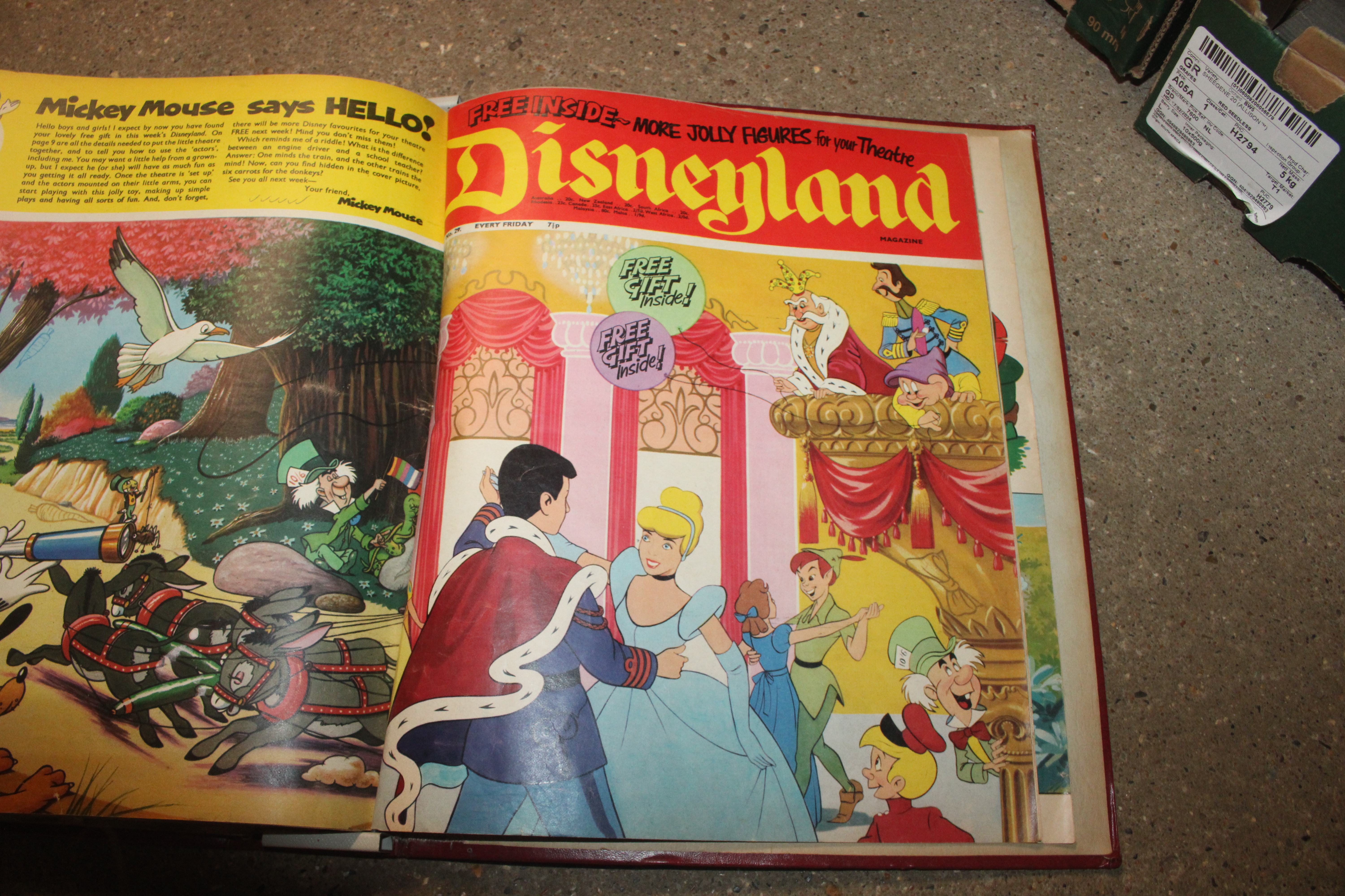 Seven folders of "Disneyland" comic magazines - Image 17 of 29