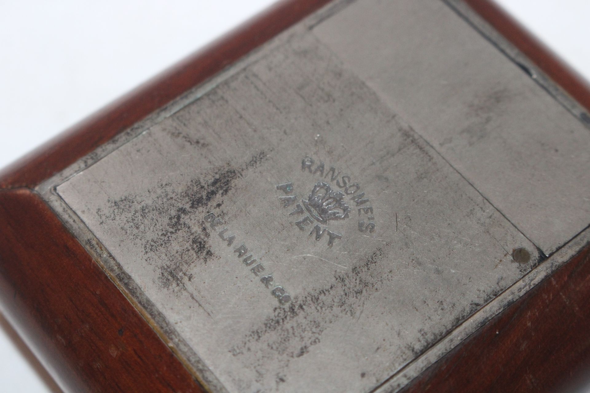 A Ransomes patent travelling inkwell by De La Rue & Co. in wooden case - Image 3 of 6