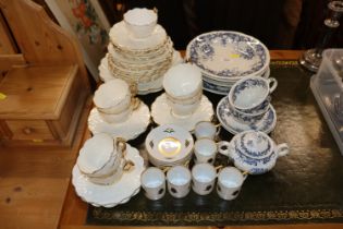 A quantity of various tea and dinnerware to includ