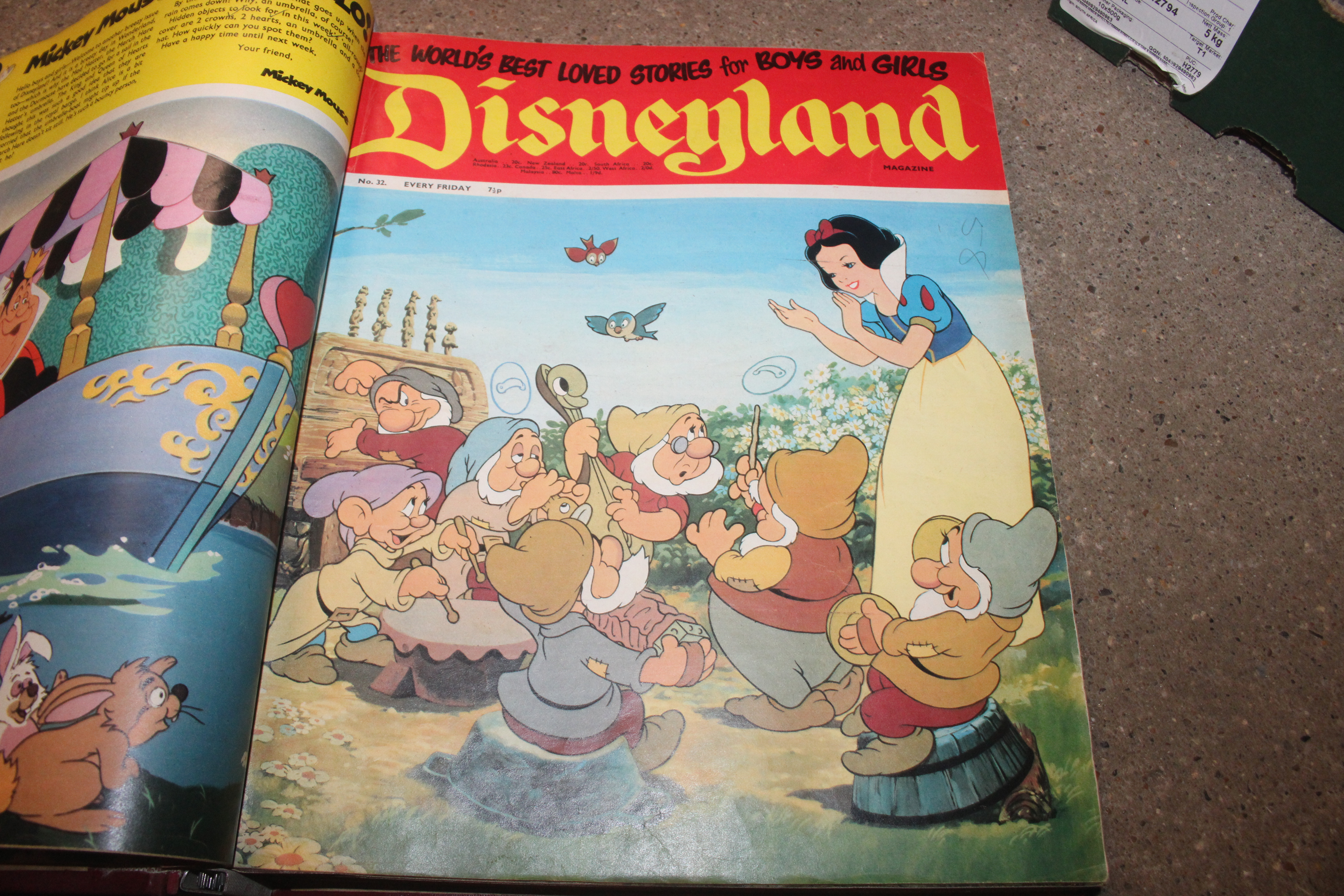 Seven folders of "Disneyland" comic magazines - Image 24 of 29