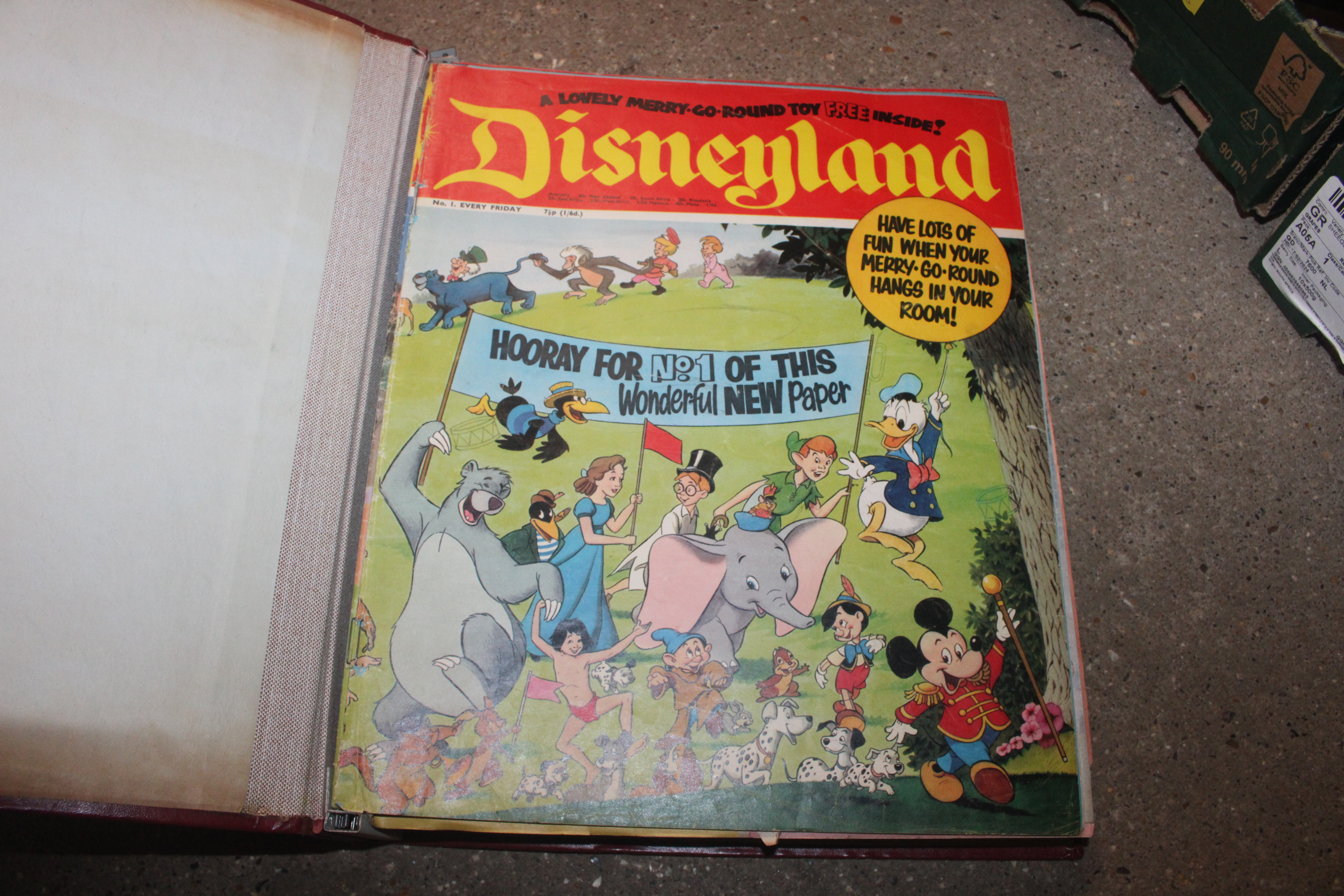 Seven folders of "Disneyland" comic magazines - Image 2 of 29