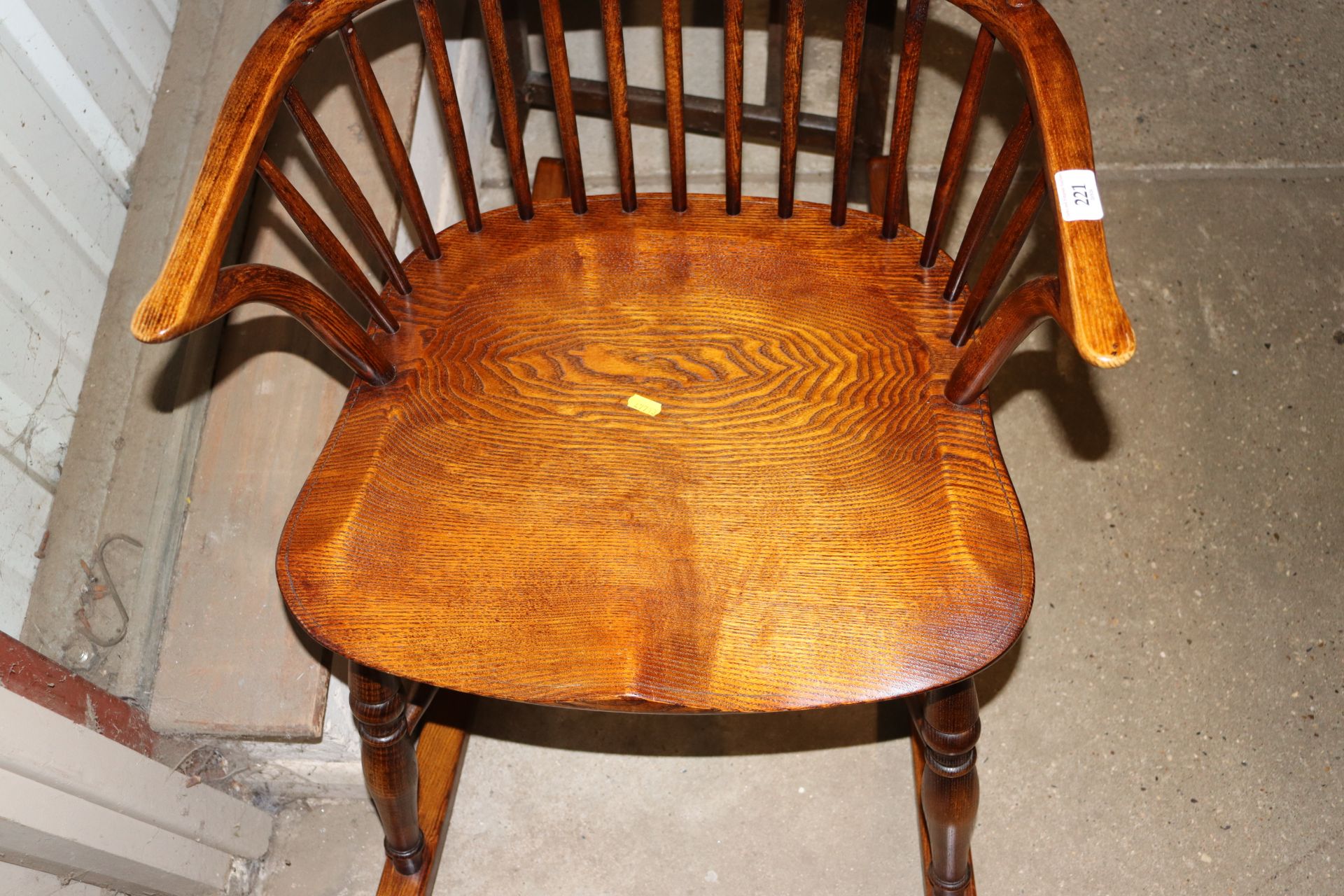 An elm seated Windsor rocking chair - Image 3 of 5