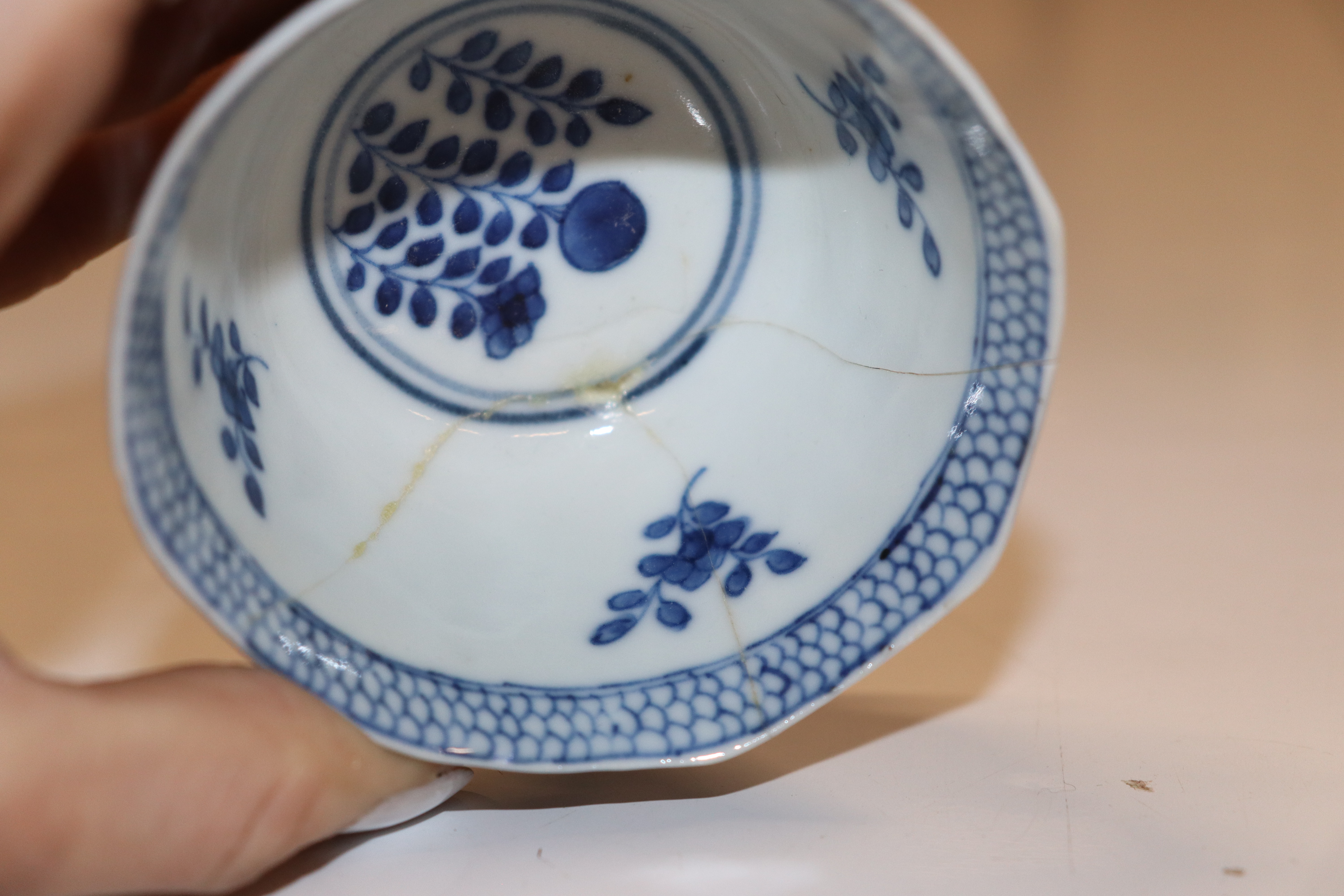 An Oriental blue and white blue decorated with fis - Image 4 of 34