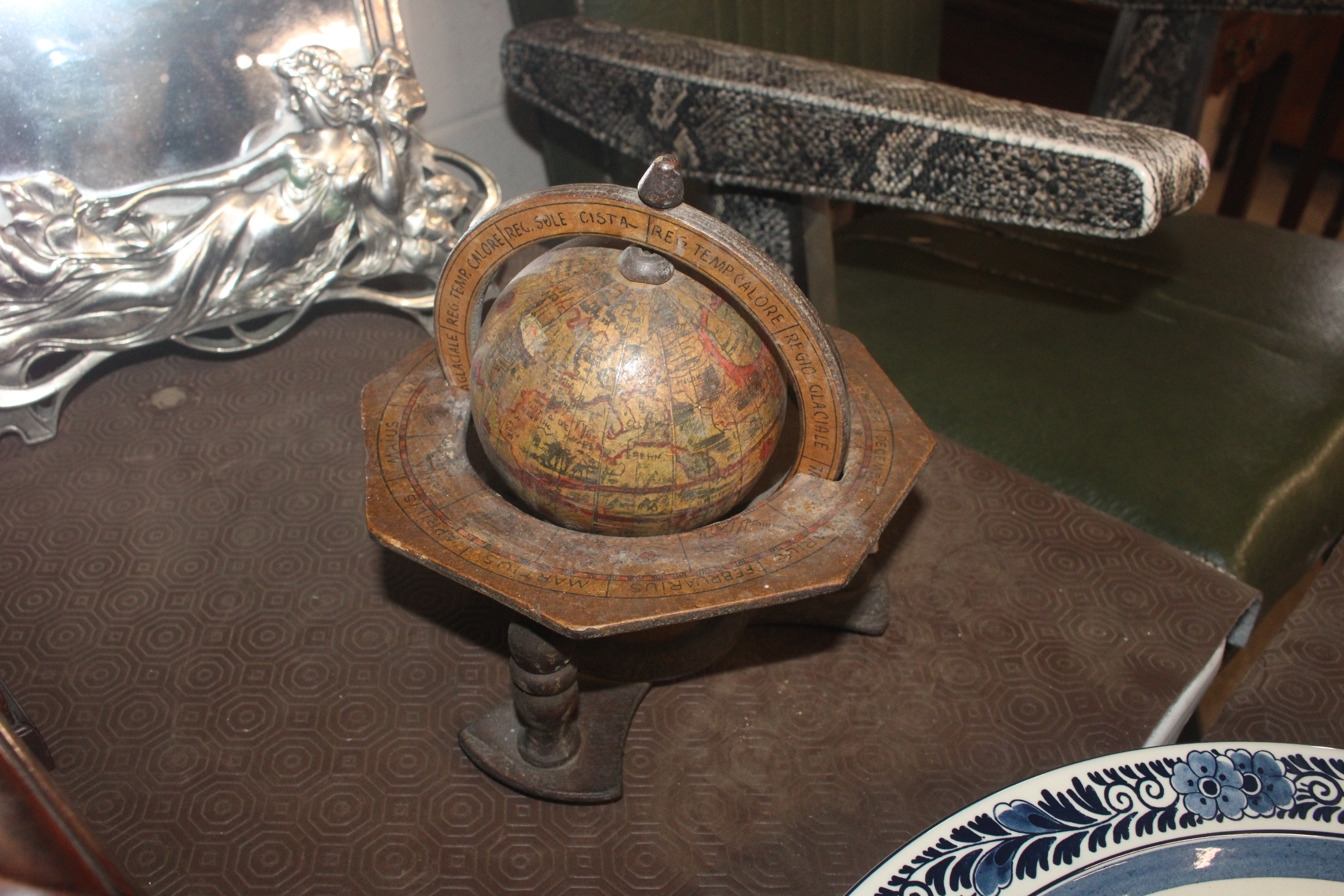 An early 20th Century table / desk globe on stand - Image 3 of 12