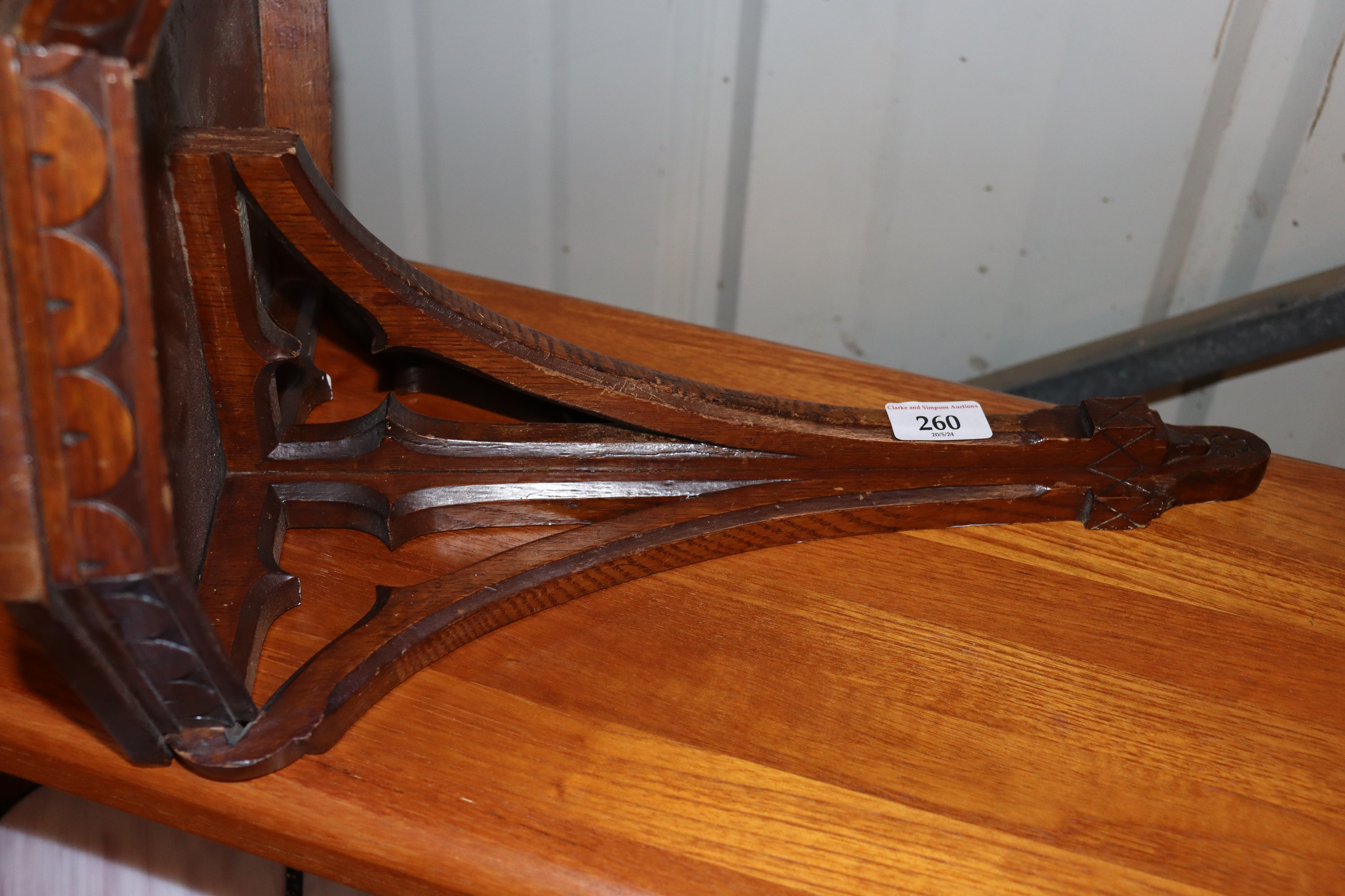 A Gothic style wall bracket - Image 2 of 2
