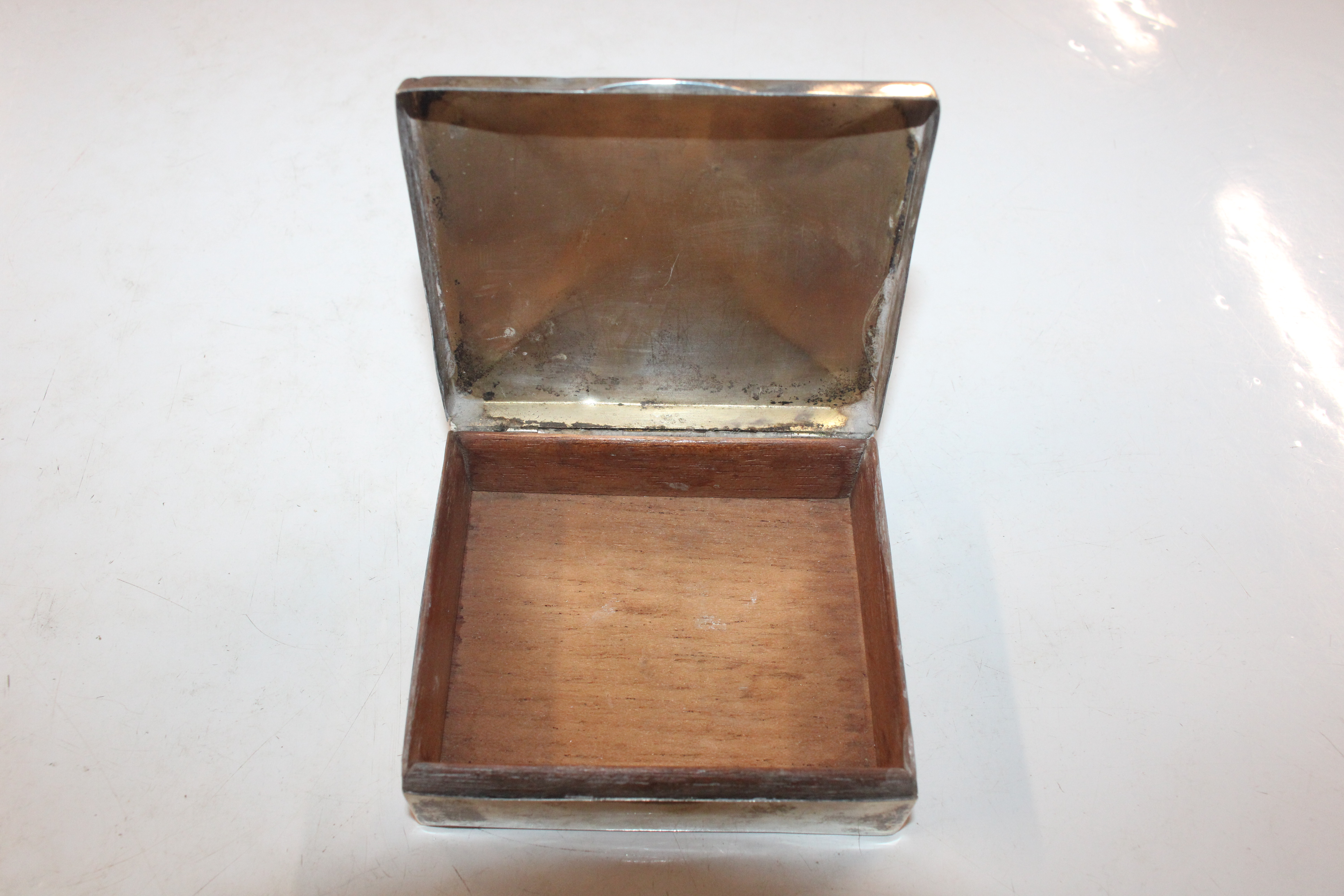 A Mappin & Webb silver cigarette box with wooden liner, engraved - Image 4 of 8
