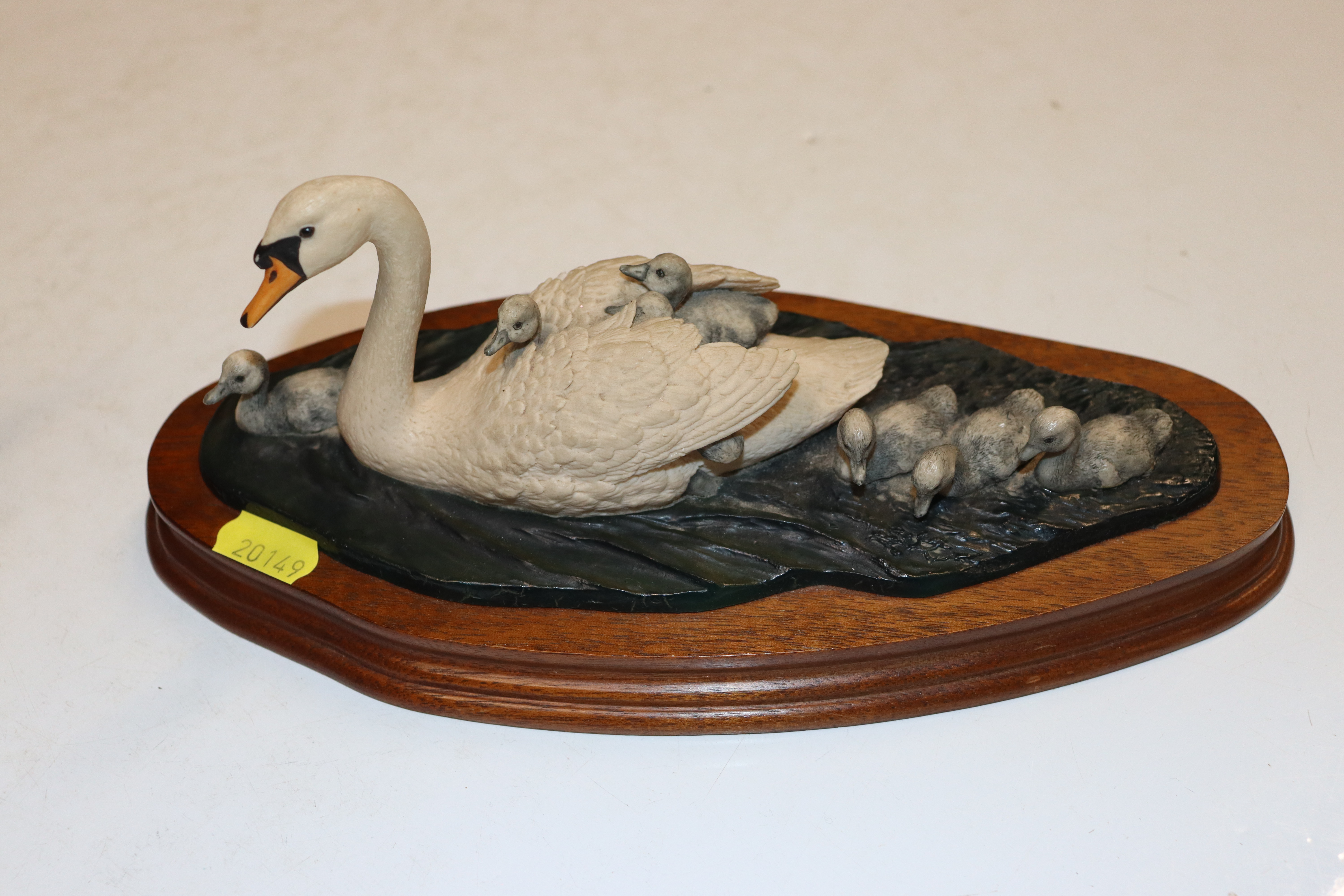 A Border Fine Arts group of swans and a Border Fin - Image 2 of 25