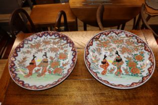 A pair of Japanese decorated chargers