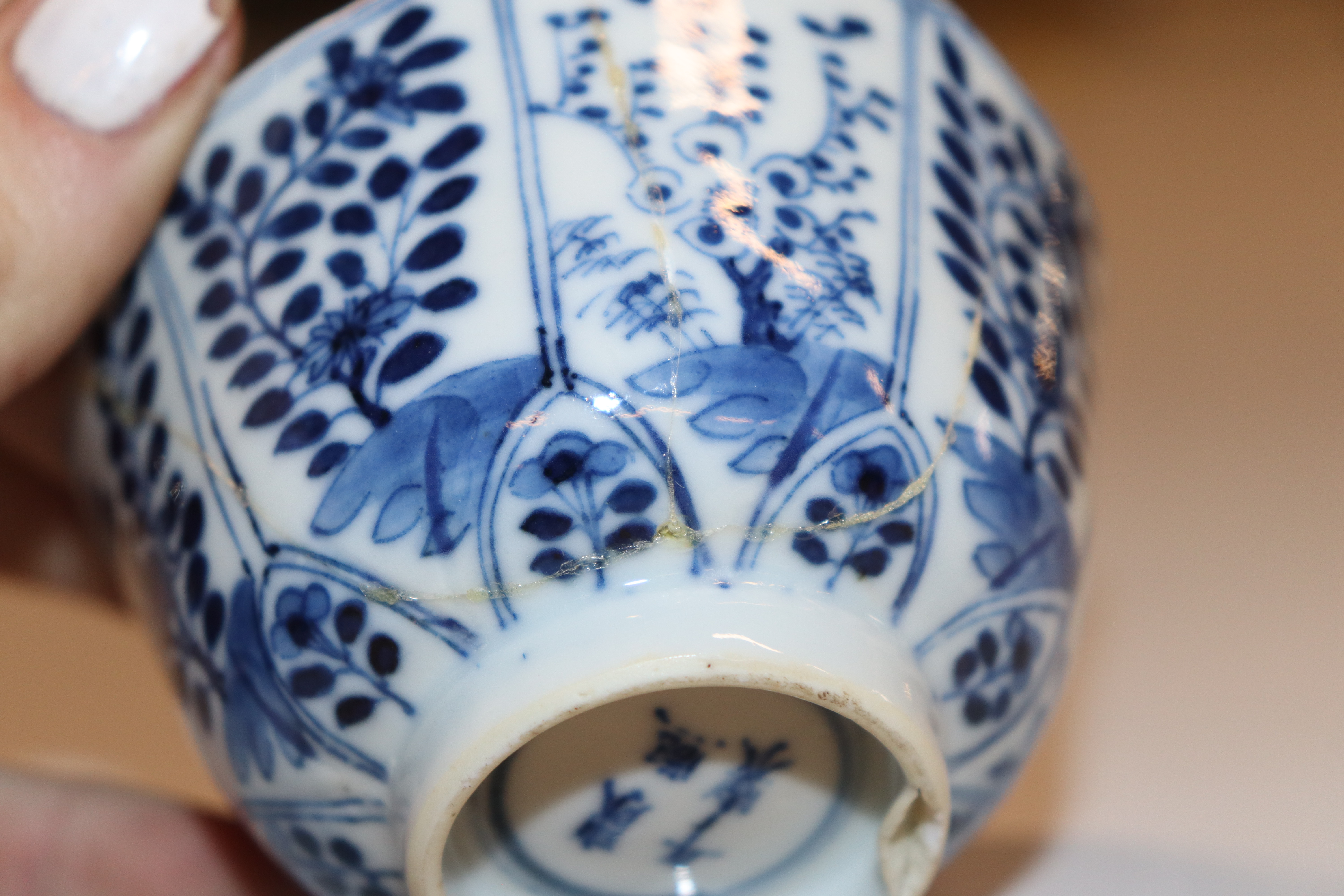 An Oriental blue and white blue decorated with fis - Image 8 of 34