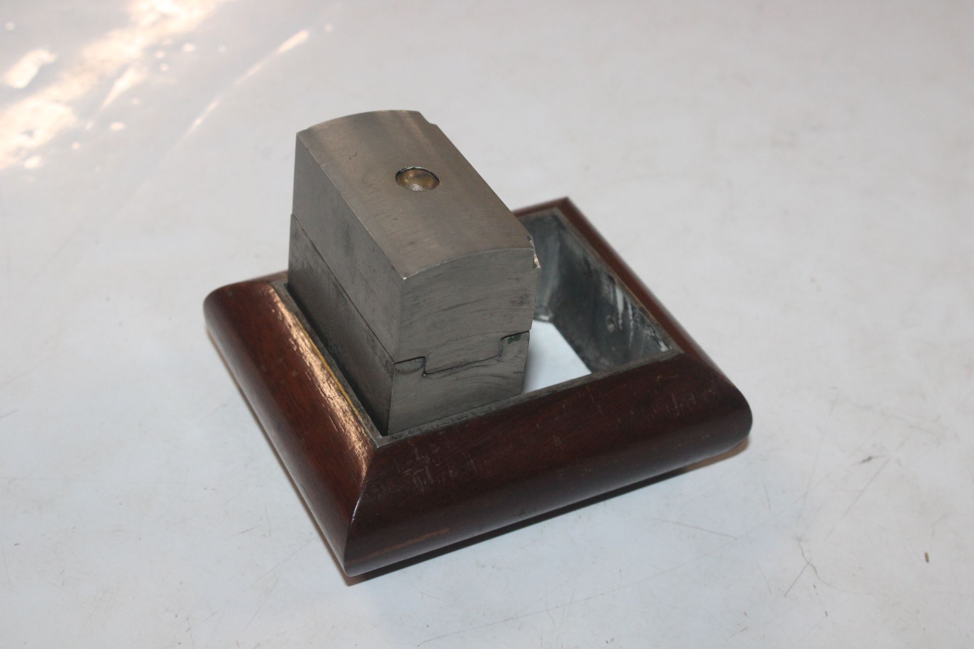 A Ransomes patent travelling inkwell by De La Rue & Co. in wooden case - Image 5 of 6