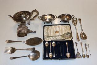 A box of various silver plated ware to include thr
