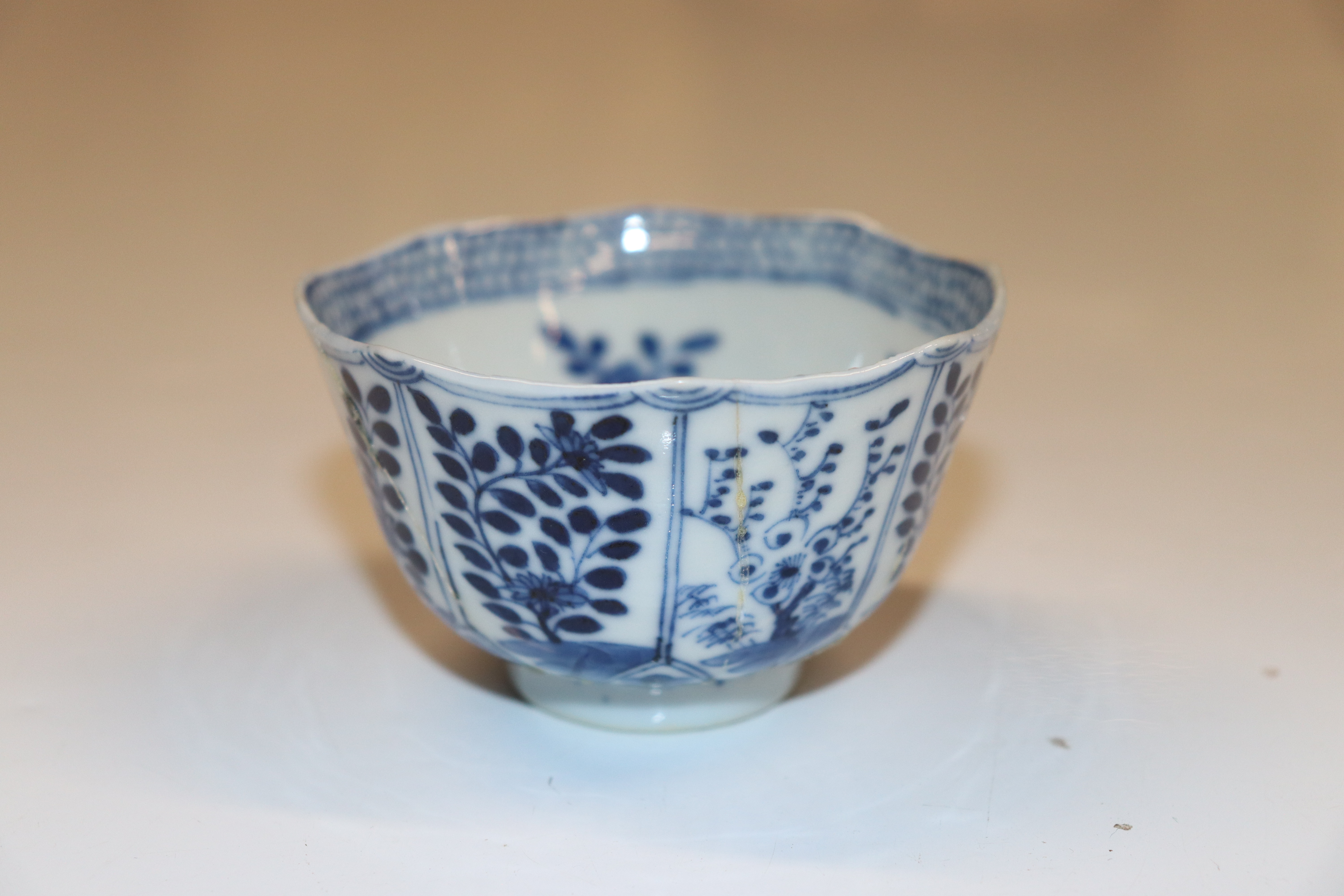 An Oriental blue and white blue decorated with fis - Image 2 of 34