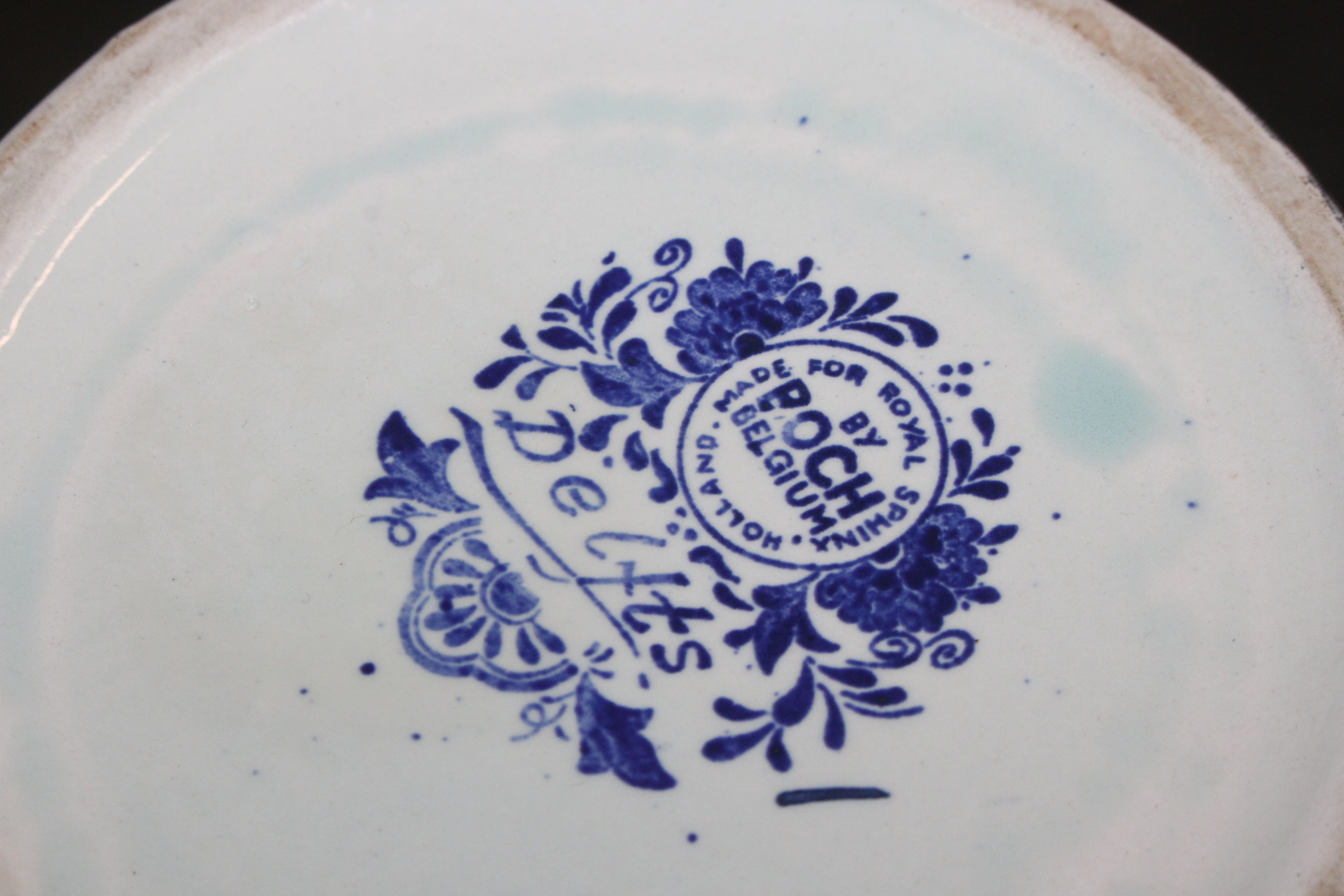 A Delft baluster vase and lid; a charger and three - Image 12 of 12