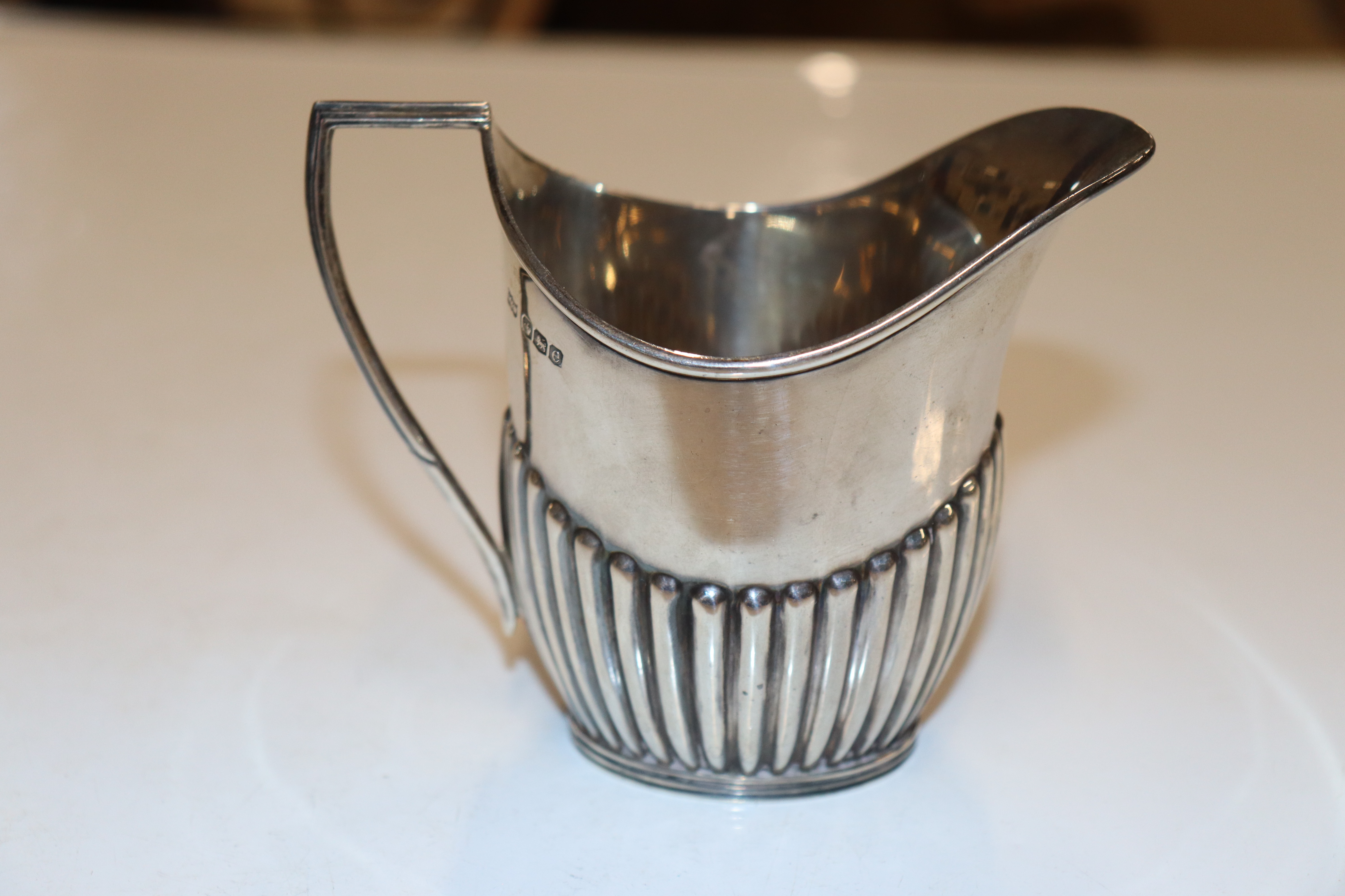 A Mappin & Webb silver half fluted three piece tea set, approx. total weight 21oz (796gms) - Image 7 of 15