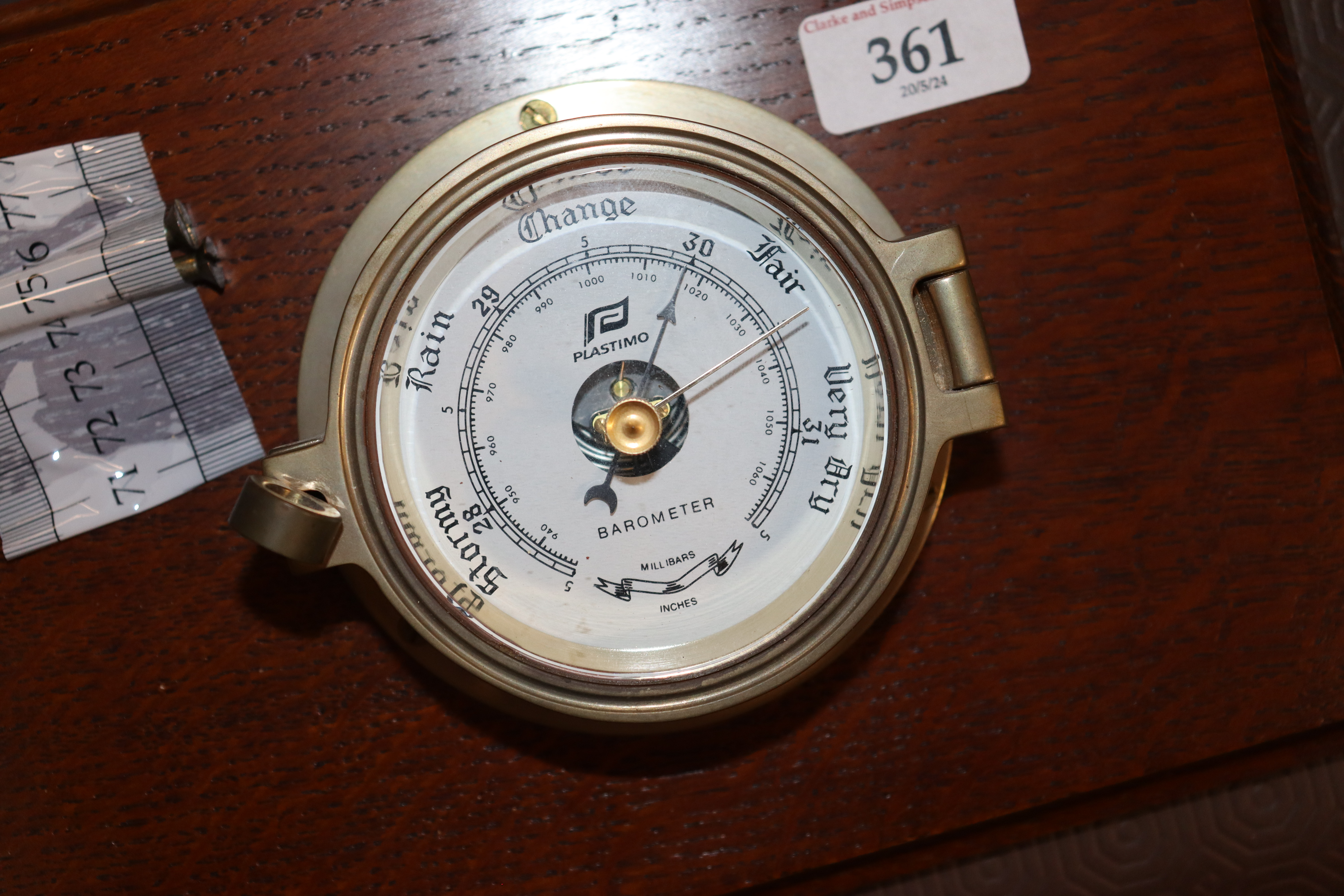 An oak mounted clock barometer - Image 3 of 3