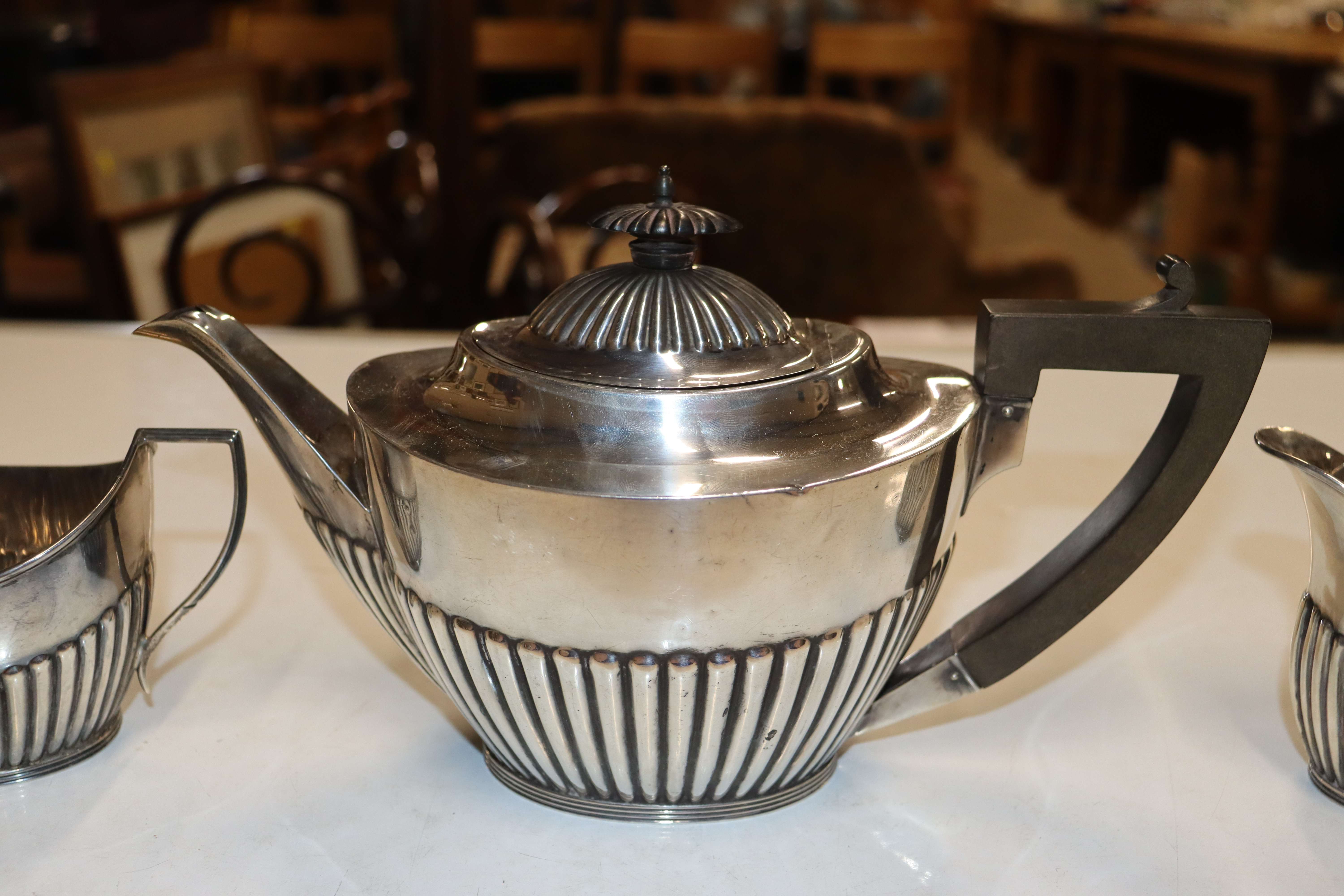 A Mappin & Webb silver half fluted three piece tea set, approx. total weight 21oz (796gms) - Image 2 of 15