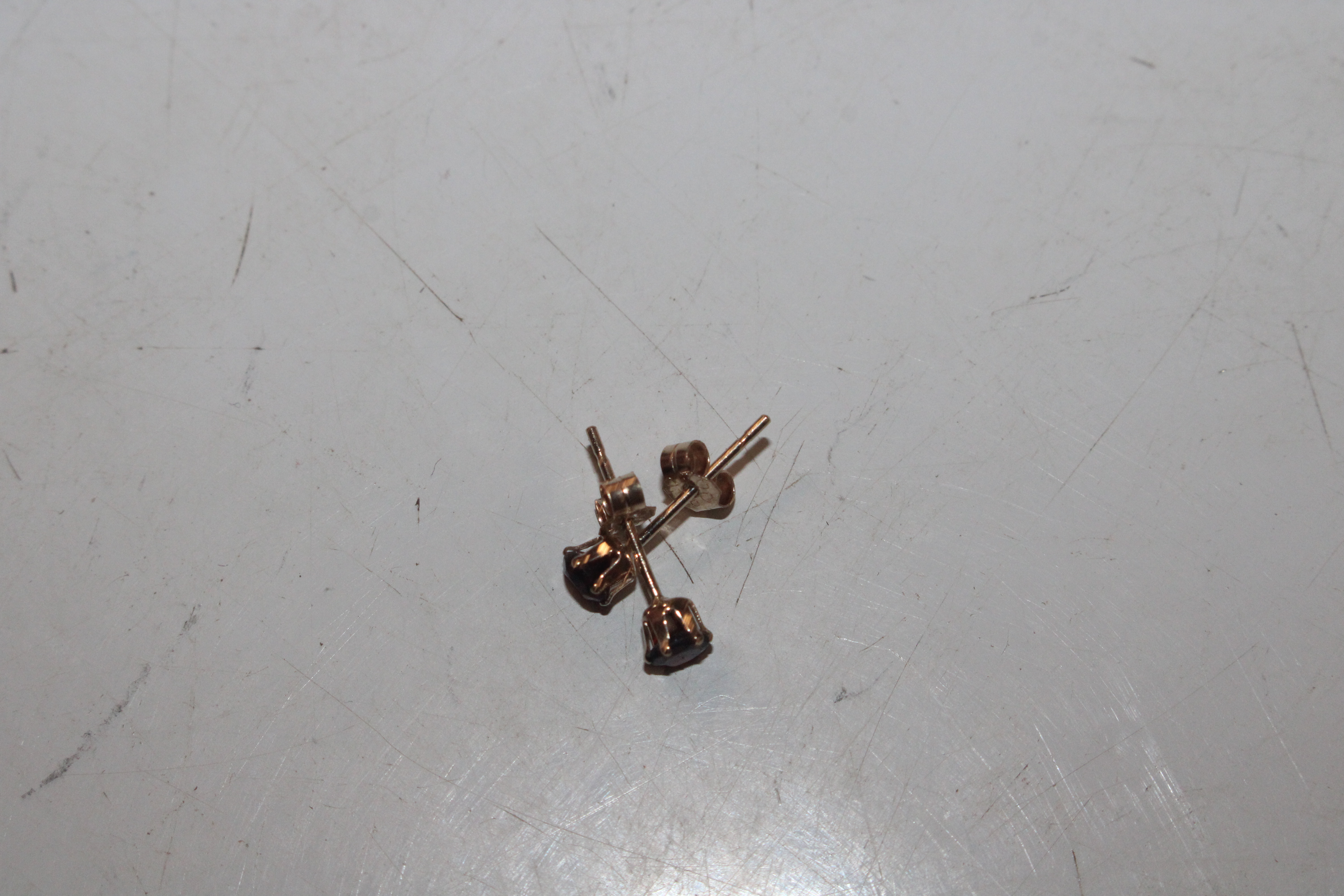 A pair of 9ct gold and garnet stud ear-rings - Image 2 of 3