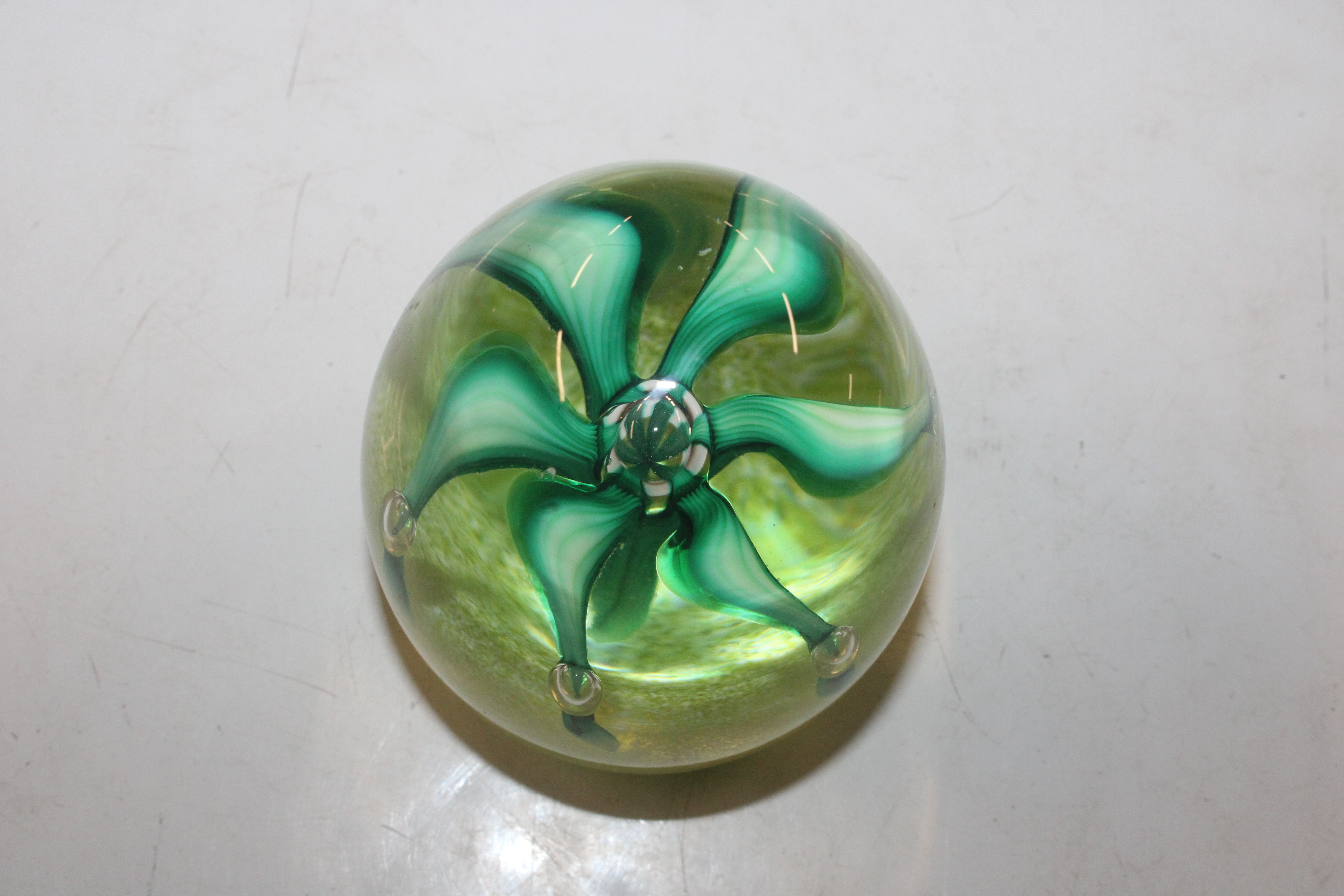 A Strathearn glass paperweight and two others - Image 5 of 10