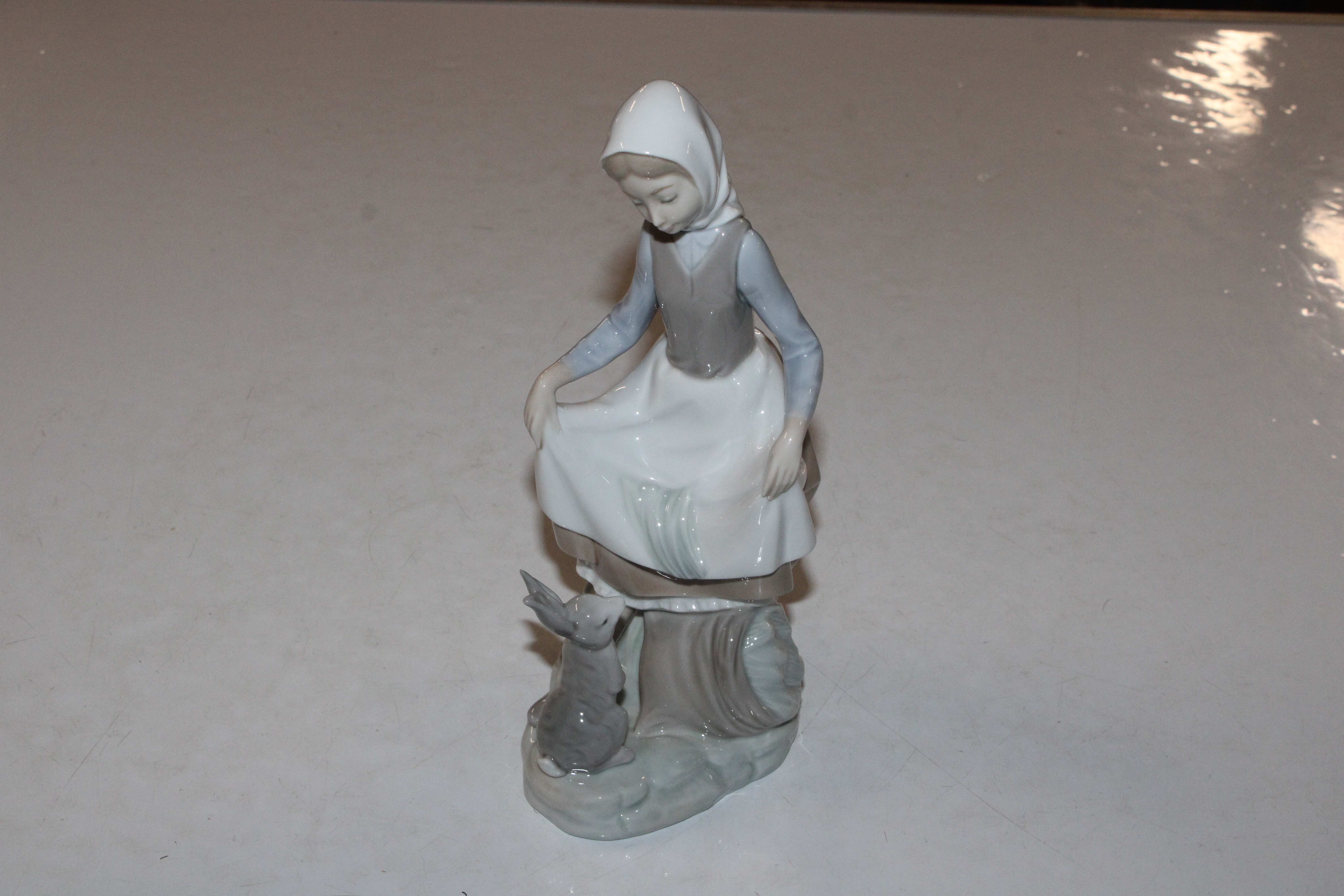 A Nao figure, young girl with swan and two Lladro - Image 9 of 11