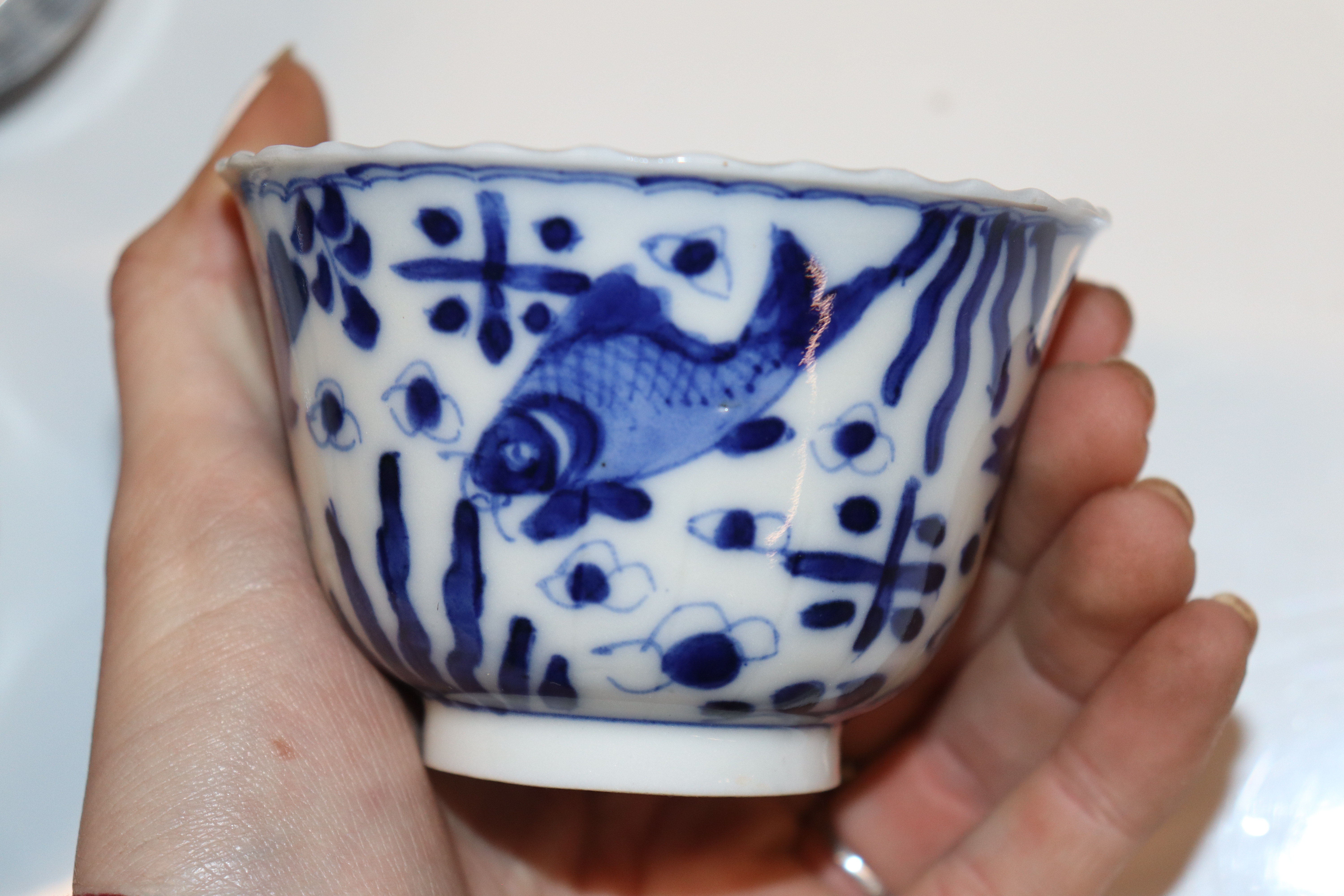 An Oriental blue and white blue decorated with fis - Image 30 of 34