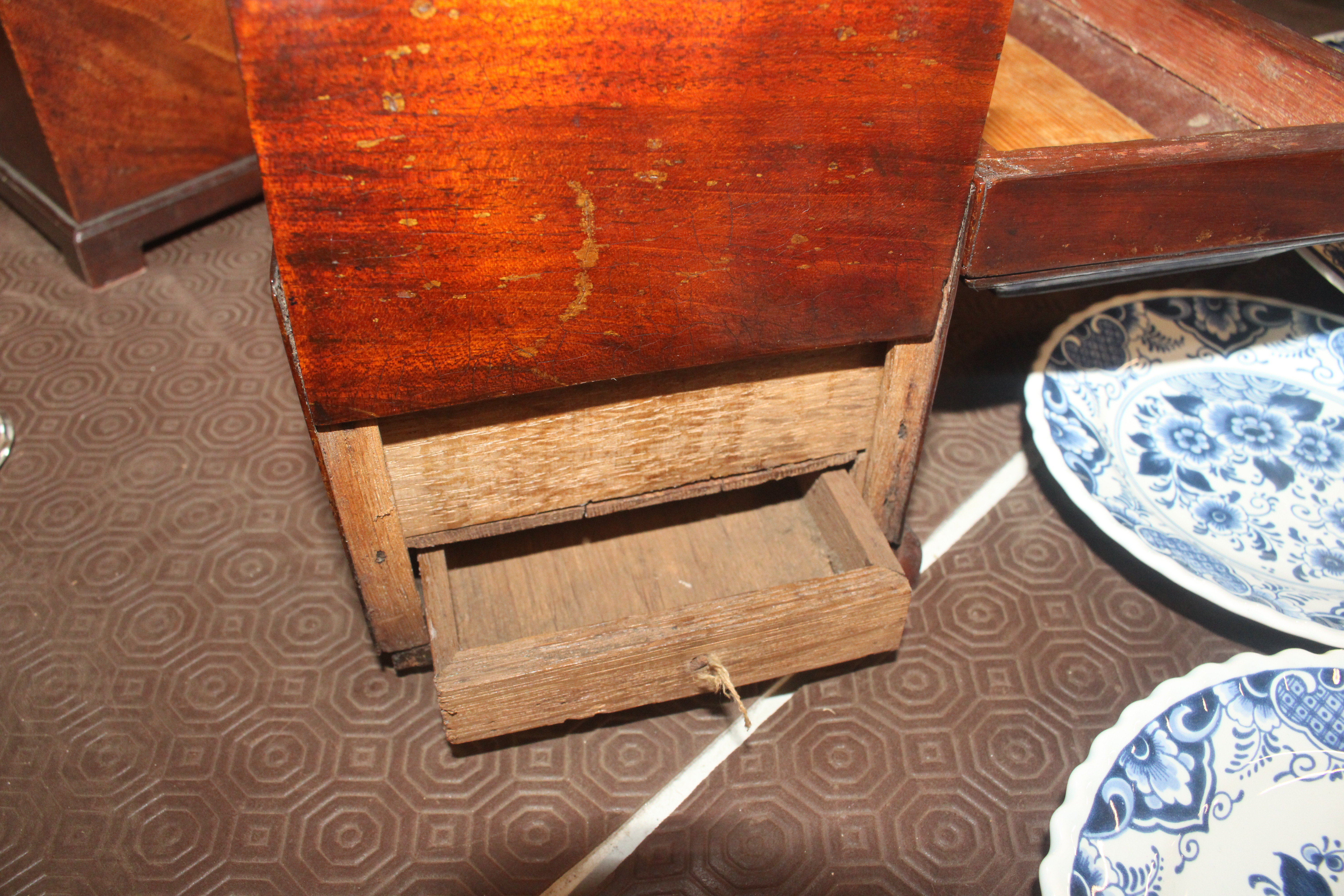 A George III mahogany tea caddy with secret compar - Image 14 of 14