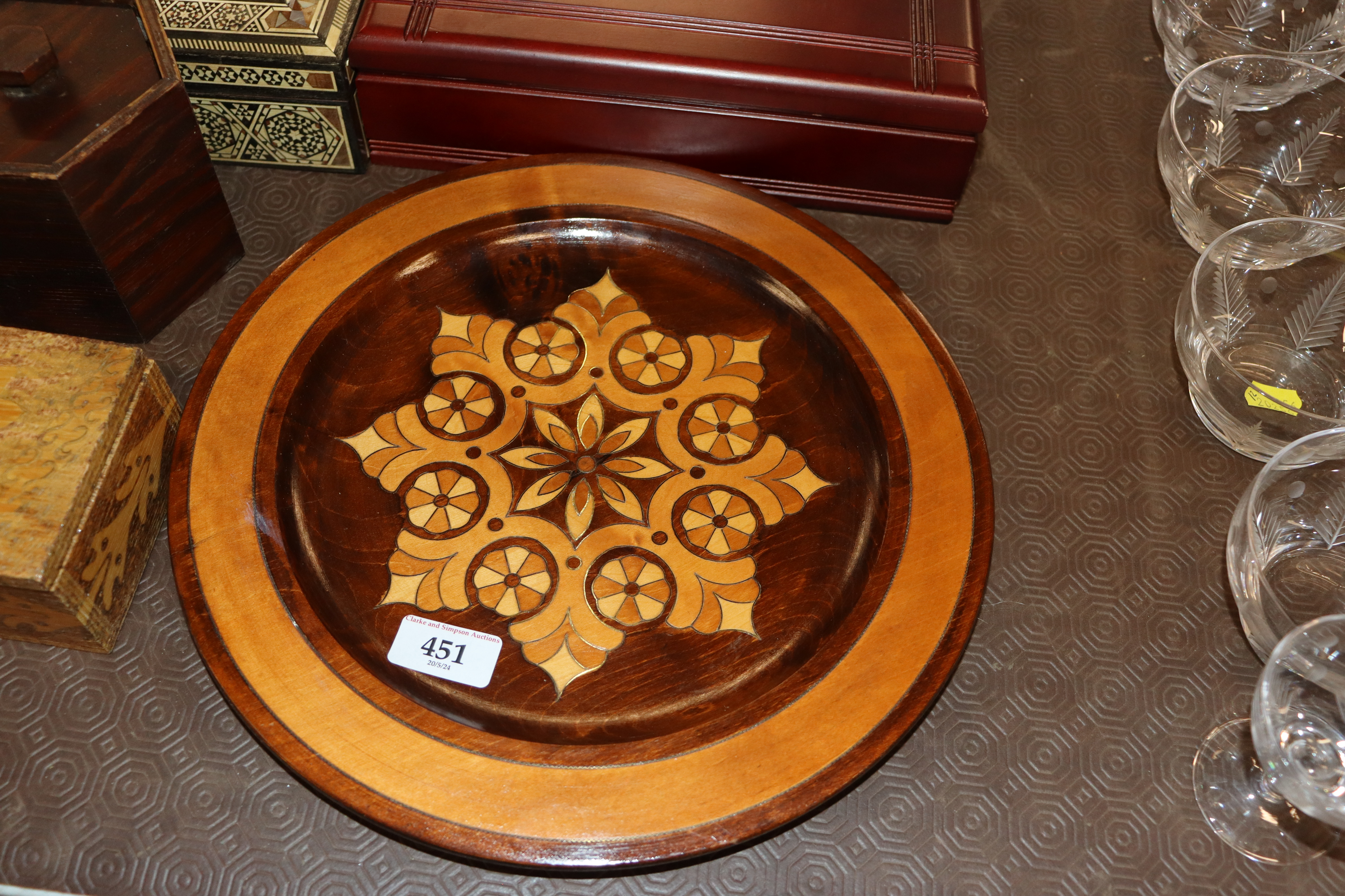 A decorative wooden plate; a jewellery box and var - Image 4 of 5