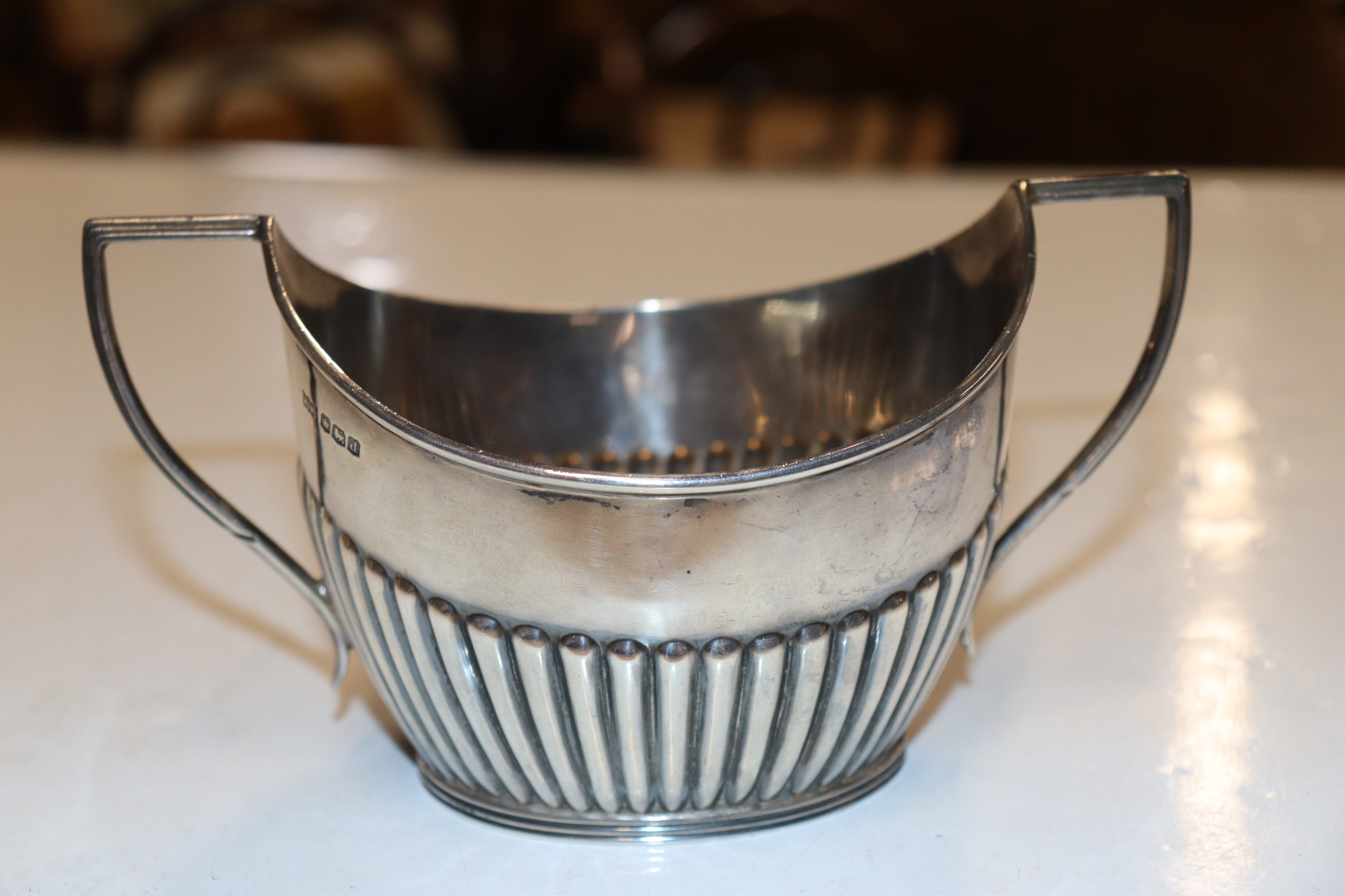 A Mappin & Webb silver half fluted three piece tea set, approx. total weight 21oz (796gms) - Image 10 of 15