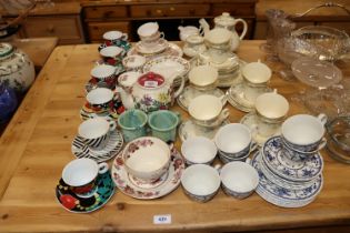 A quantity of various tea ware to include Royal Do