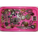 A tray of assorted costume jewellery to include a