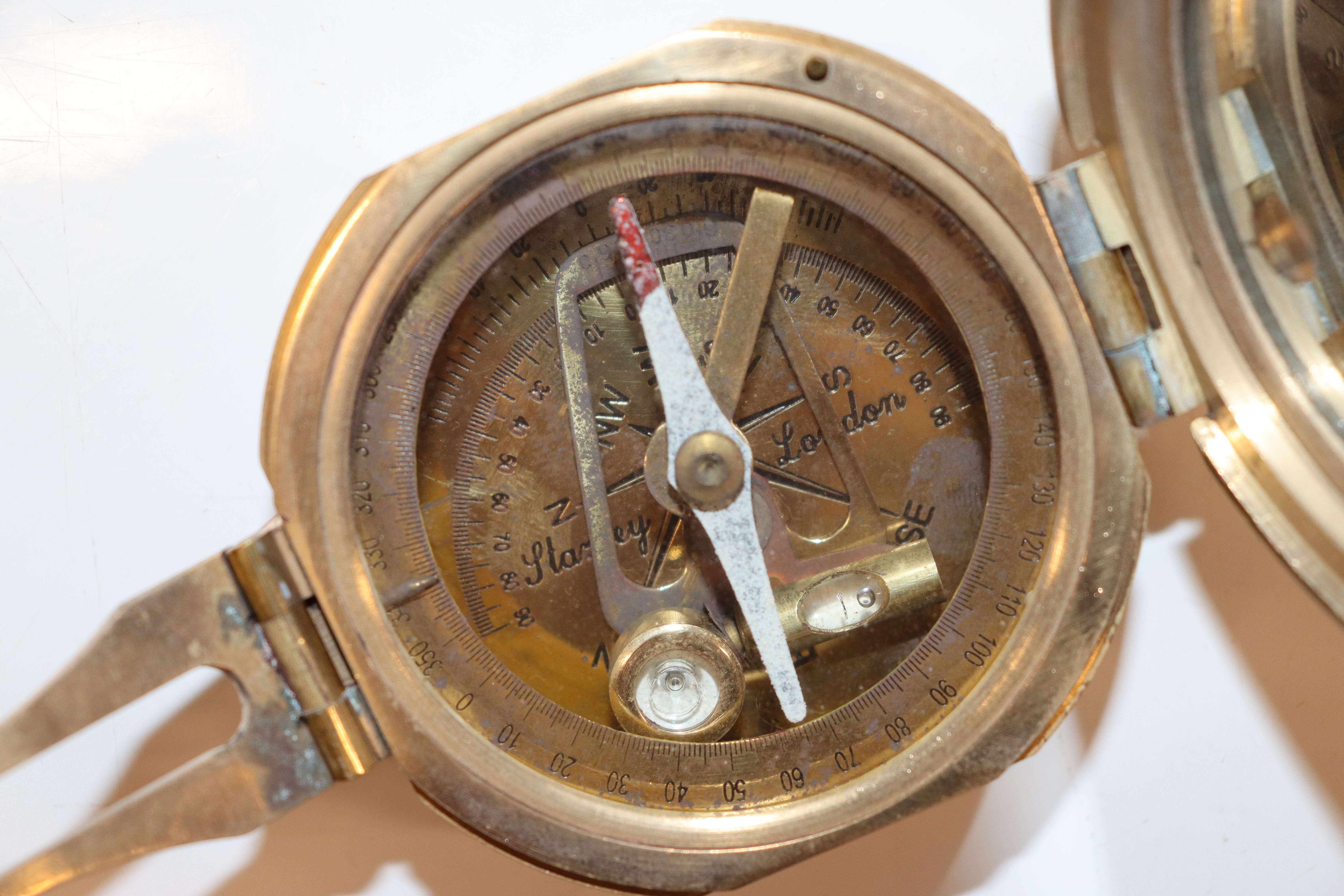 A reproduction brass compass contained in hardwood - Image 8 of 12